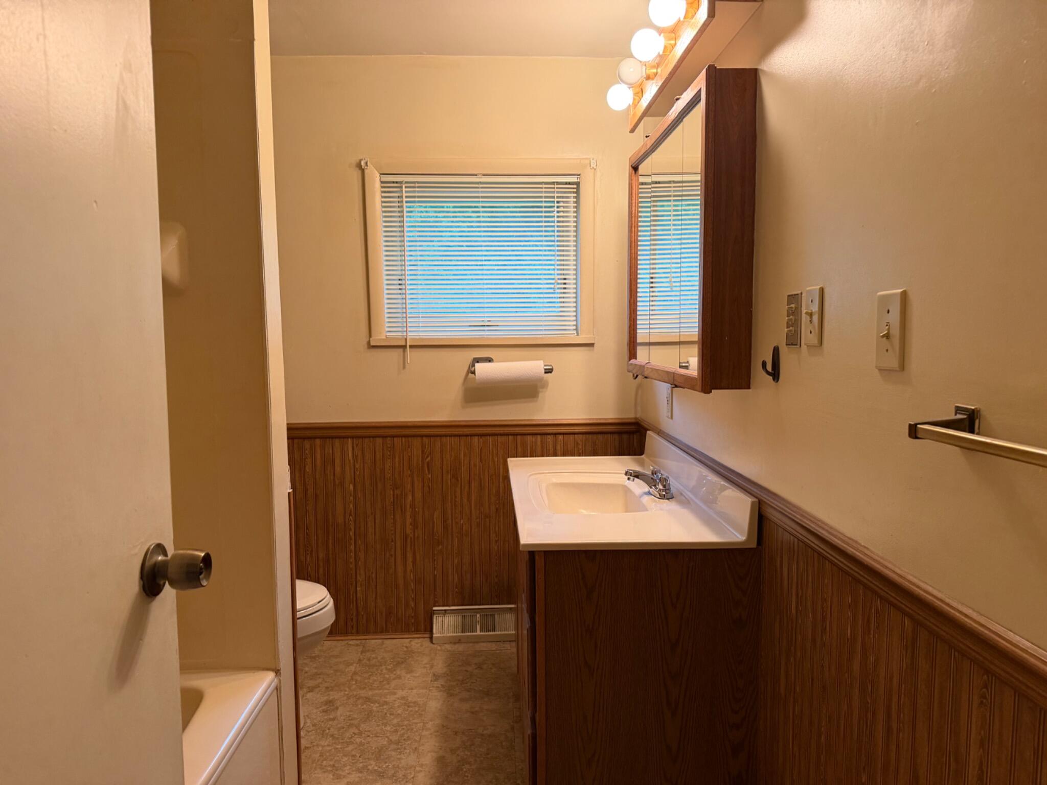 1637 Grove Avenue Benton Harbor MI 49022