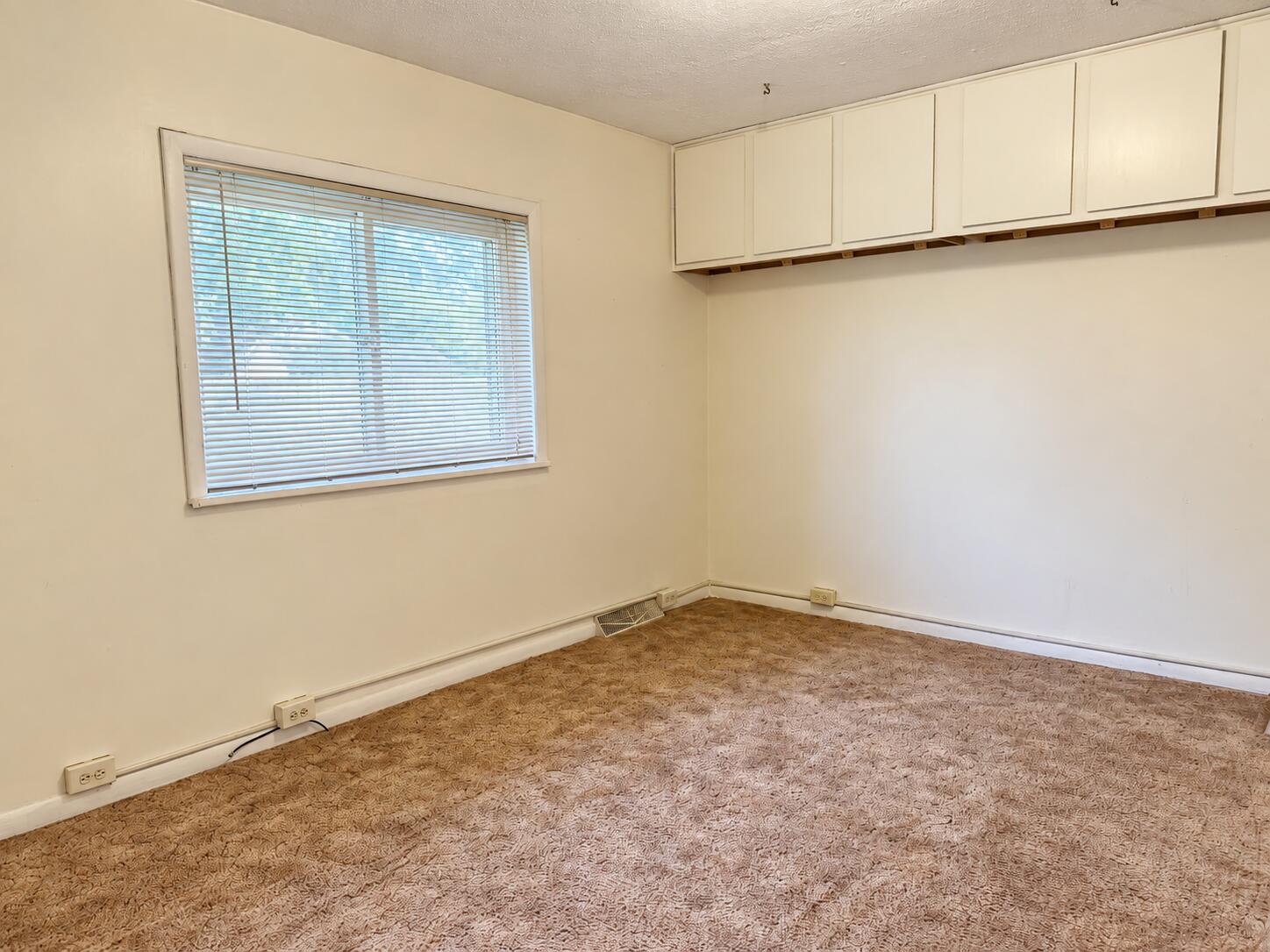 1637 Grove Avenue Benton Harbor MI 49022