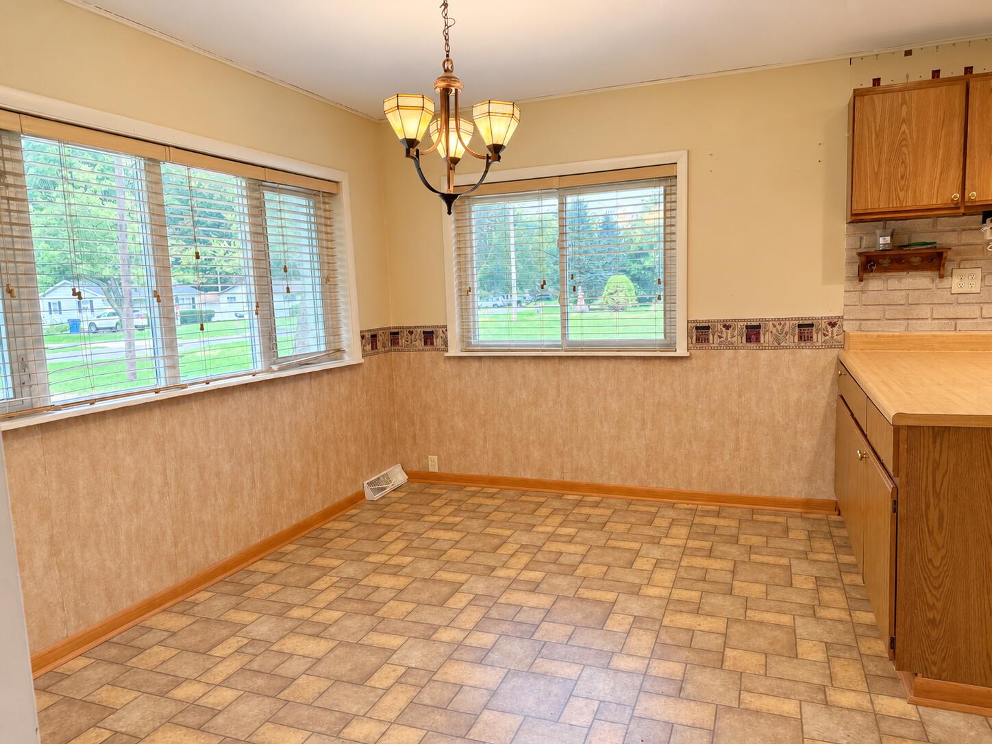 1637 Grove Avenue Benton Harbor MI 49022