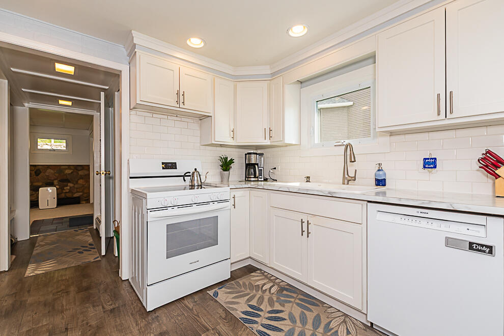 1210 N Eagle Lake Drive Kalamazoo MI 49009