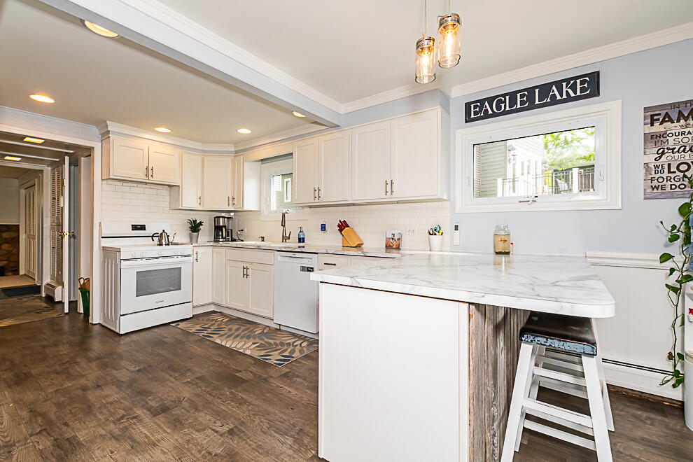 1210 N Eagle Lake Drive Kalamazoo MI 49009