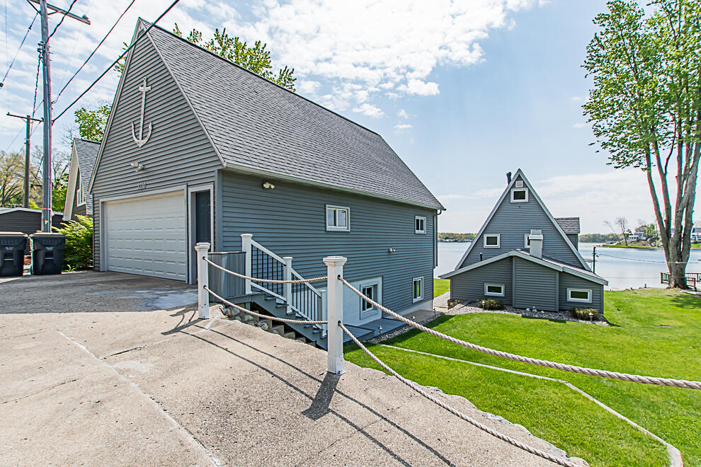 1210 N Eagle Lake Drive Kalamazoo MI 49009