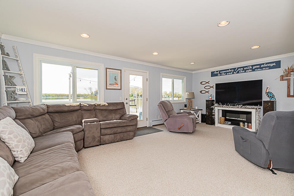 1210 N Eagle Lake Drive Kalamazoo MI 49009