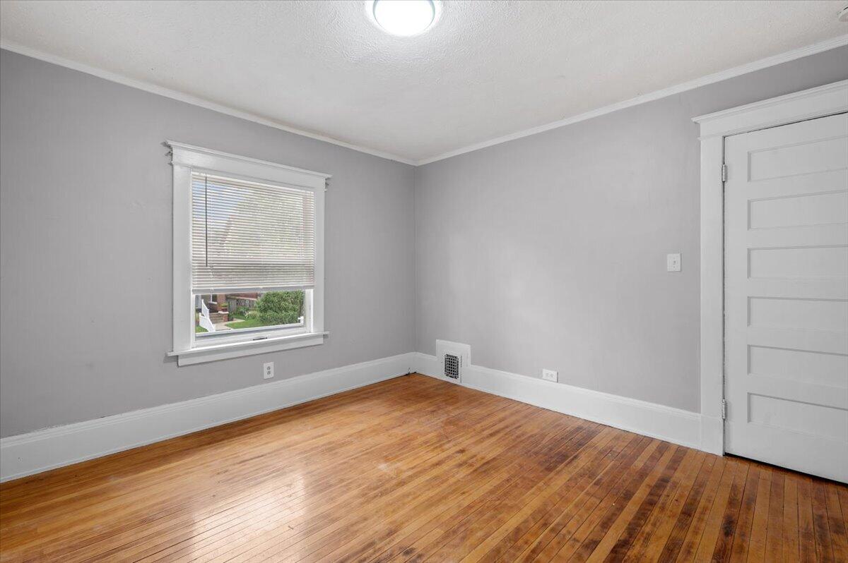 631 Paris Avenue SE Grand Rapids MI 49503