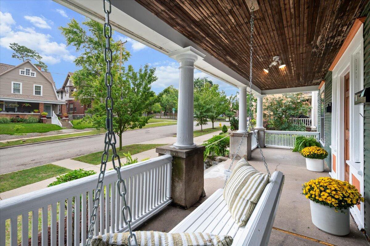 631 Paris Avenue SE Grand Rapids MI 49503