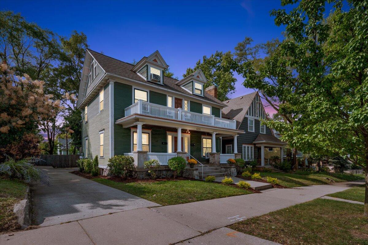631 Paris Avenue SE Grand Rapids MI 49503
