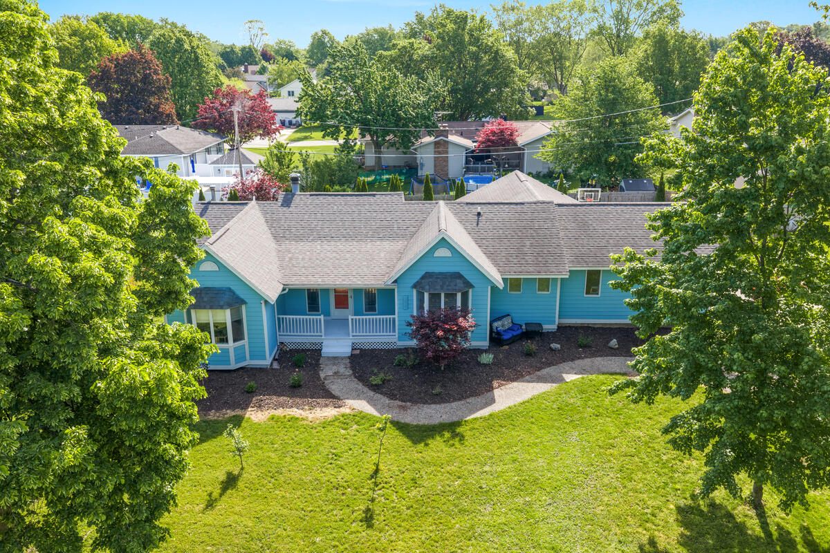 271 Glendale Street Holland MI 49423