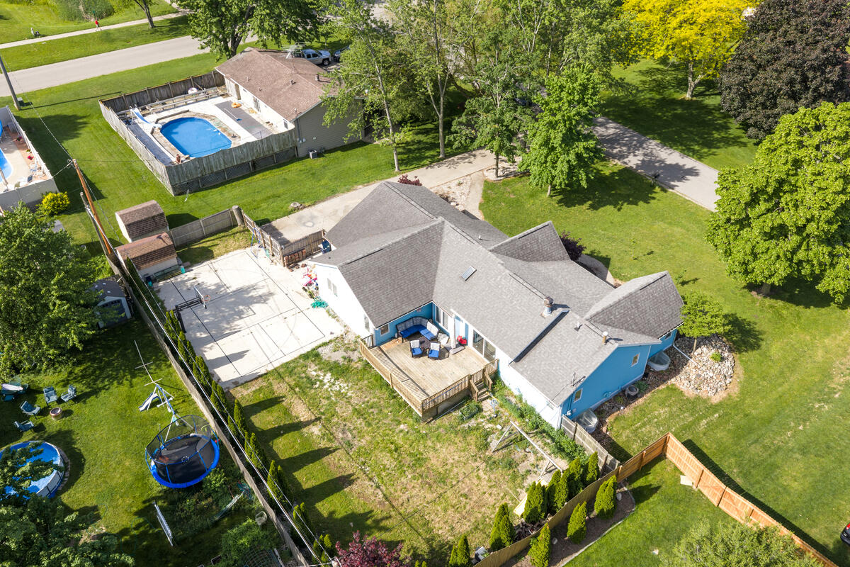 271 Glendale Street Holland MI 49423