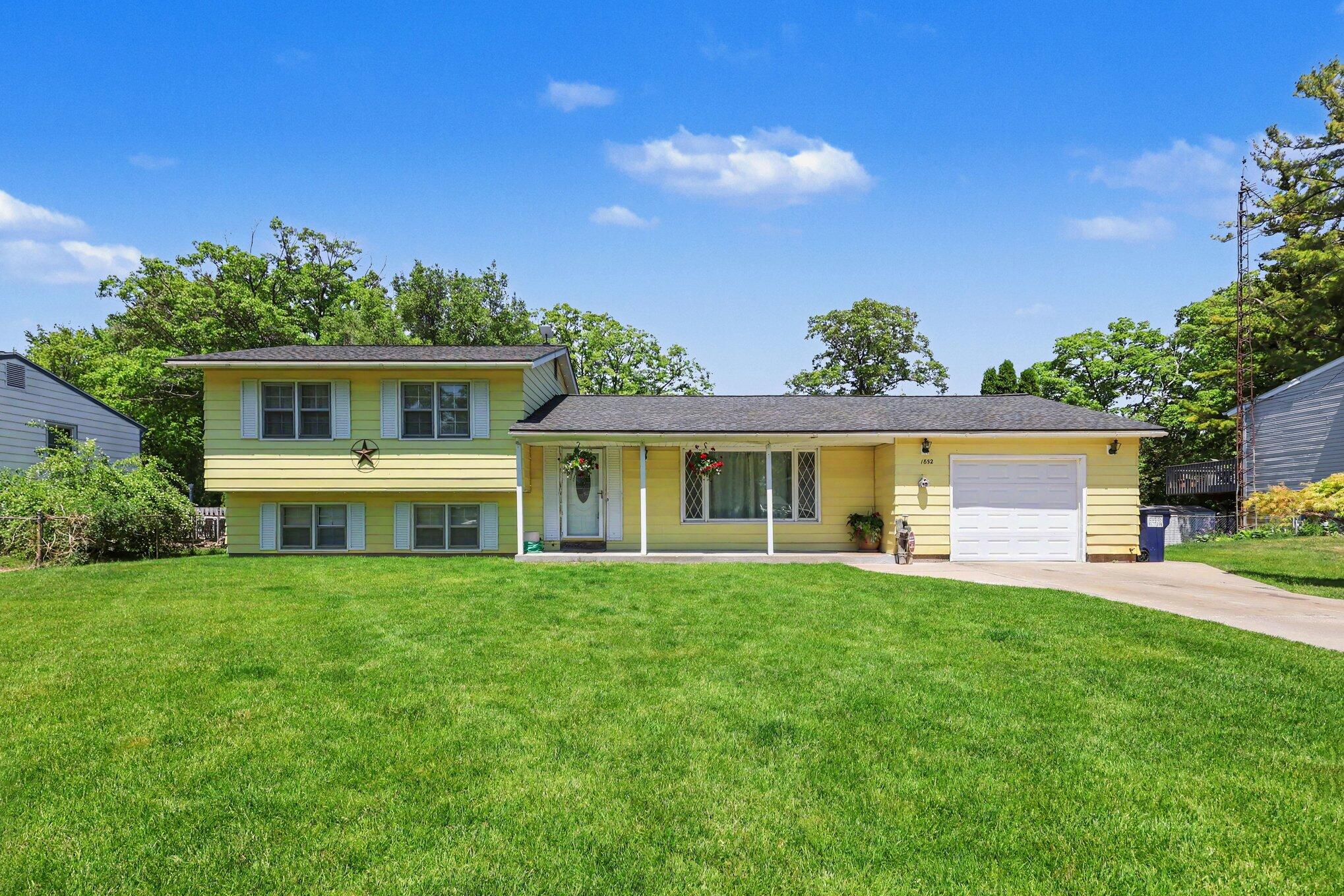 1852 Castle Avenue Muskegon MI 49441