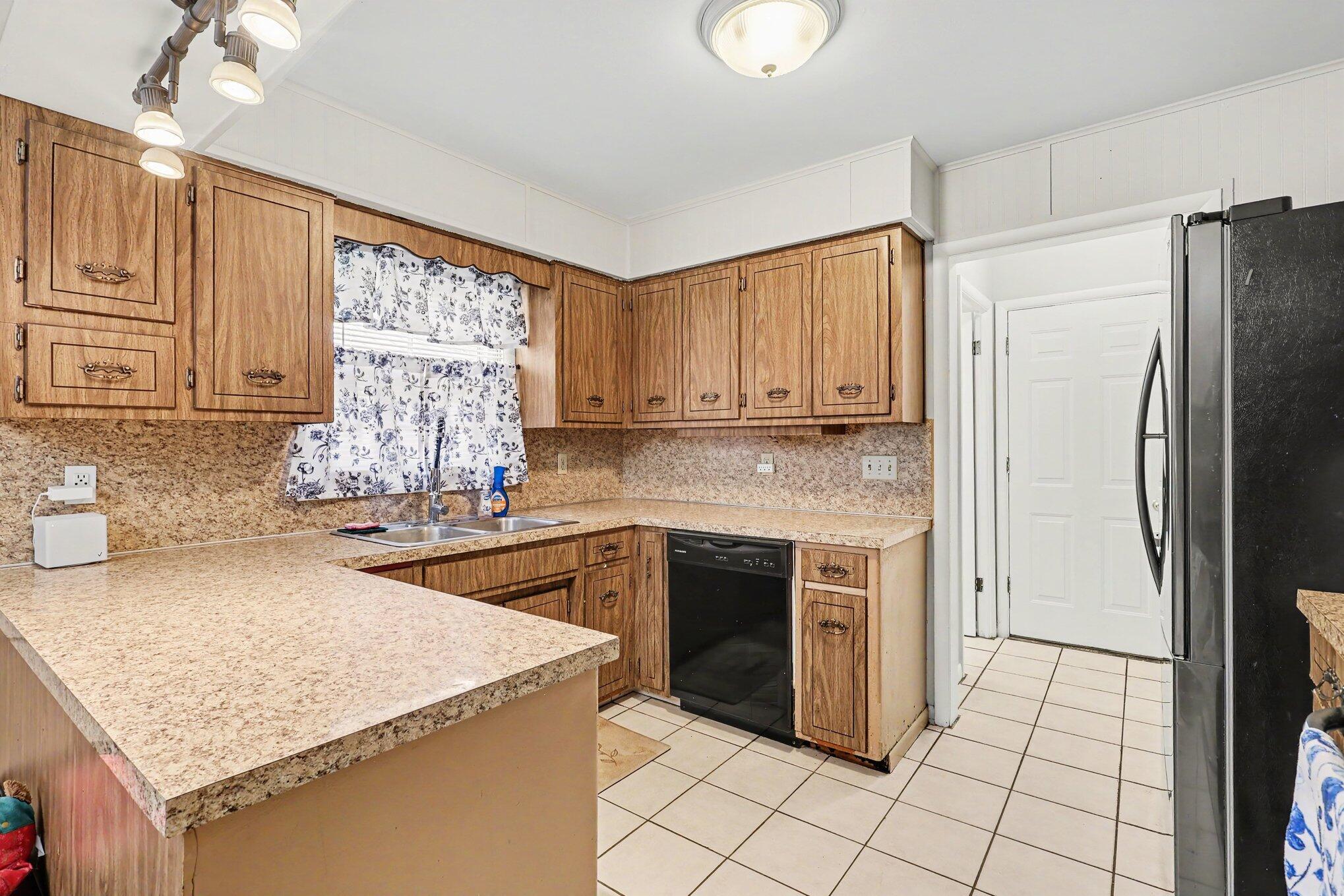 1852 Castle Avenue Muskegon MI 49441