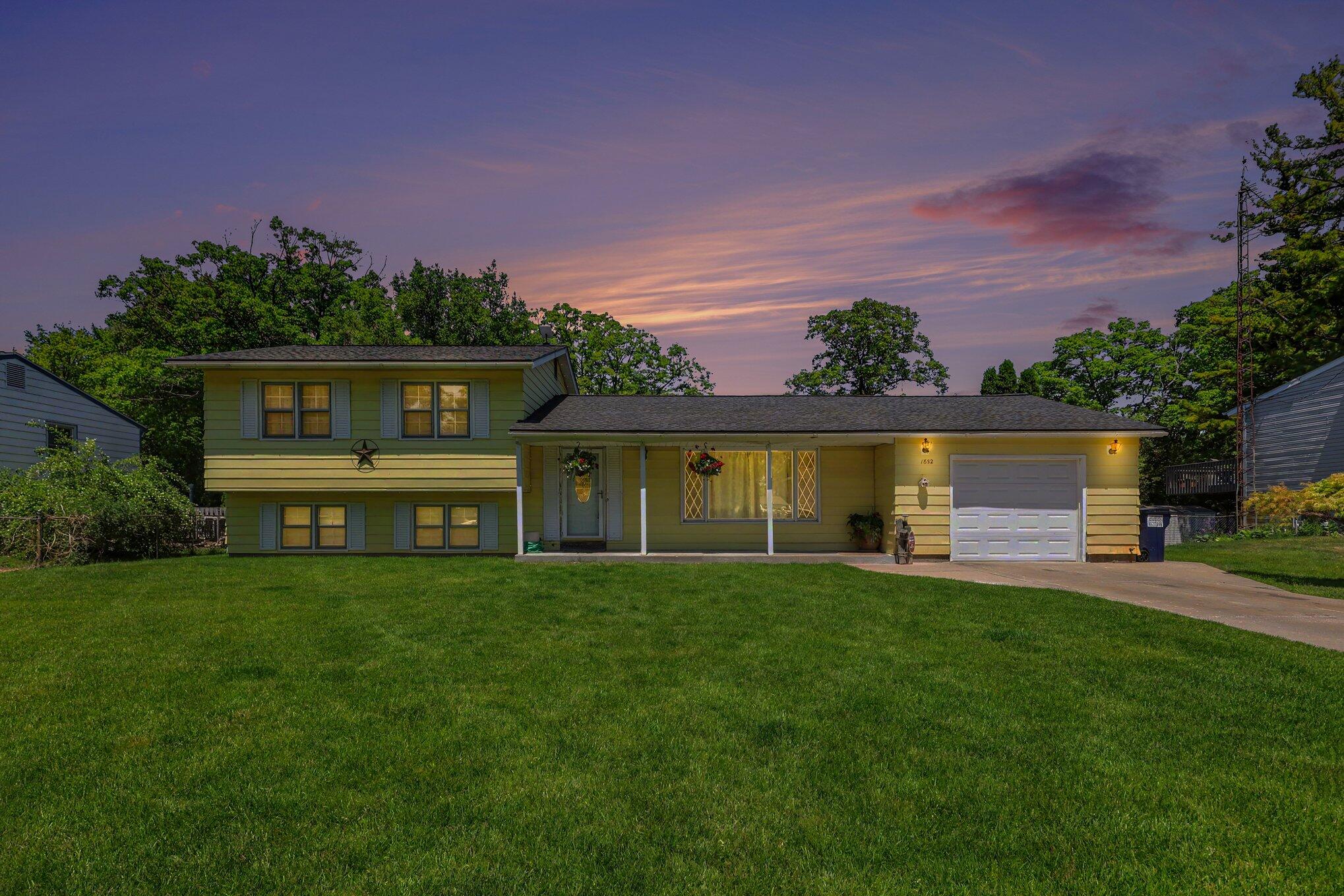 1852 Castle Avenue Muskegon MI 49441