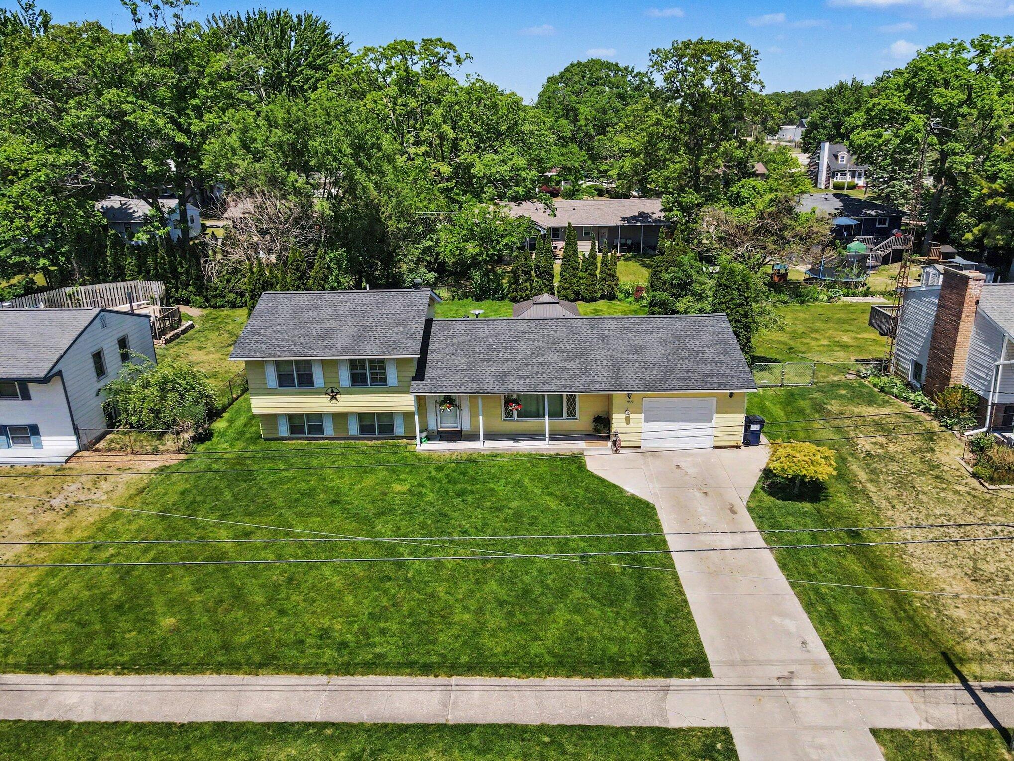 1852 Castle Avenue Muskegon MI 49441