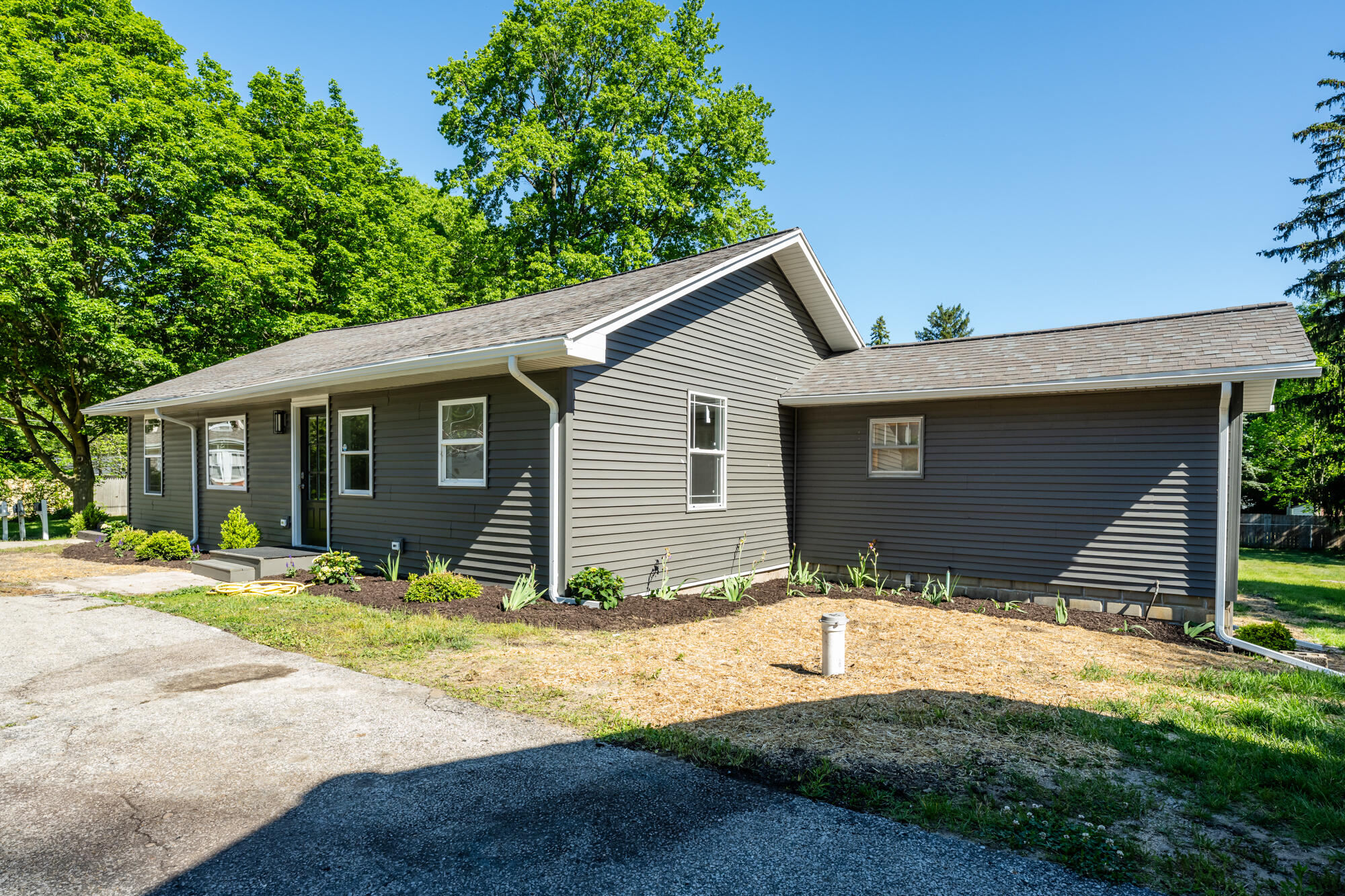 6027 Superior Street Coloma MI 49038