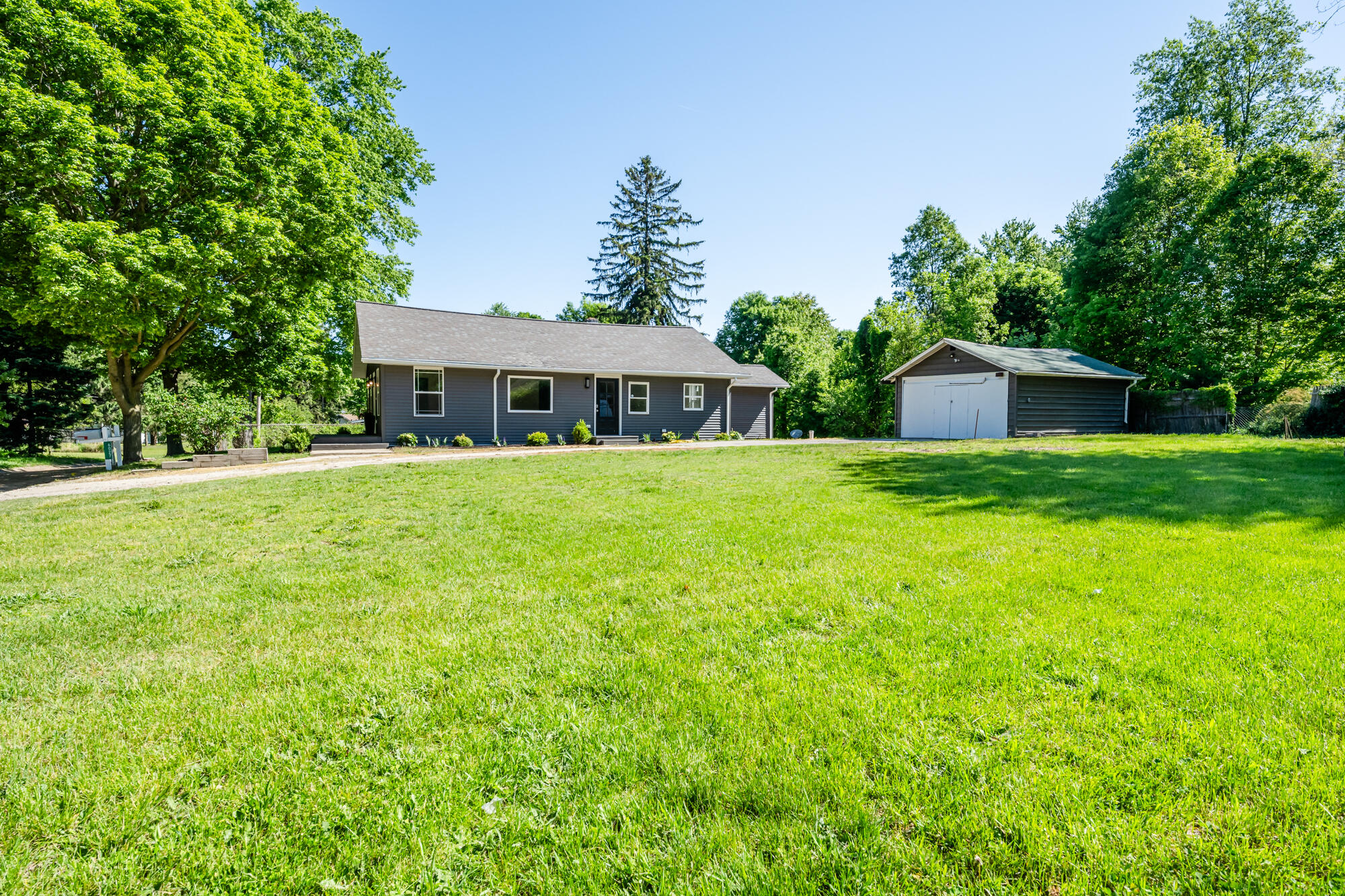 6027 Superior Street Coloma MI 49038