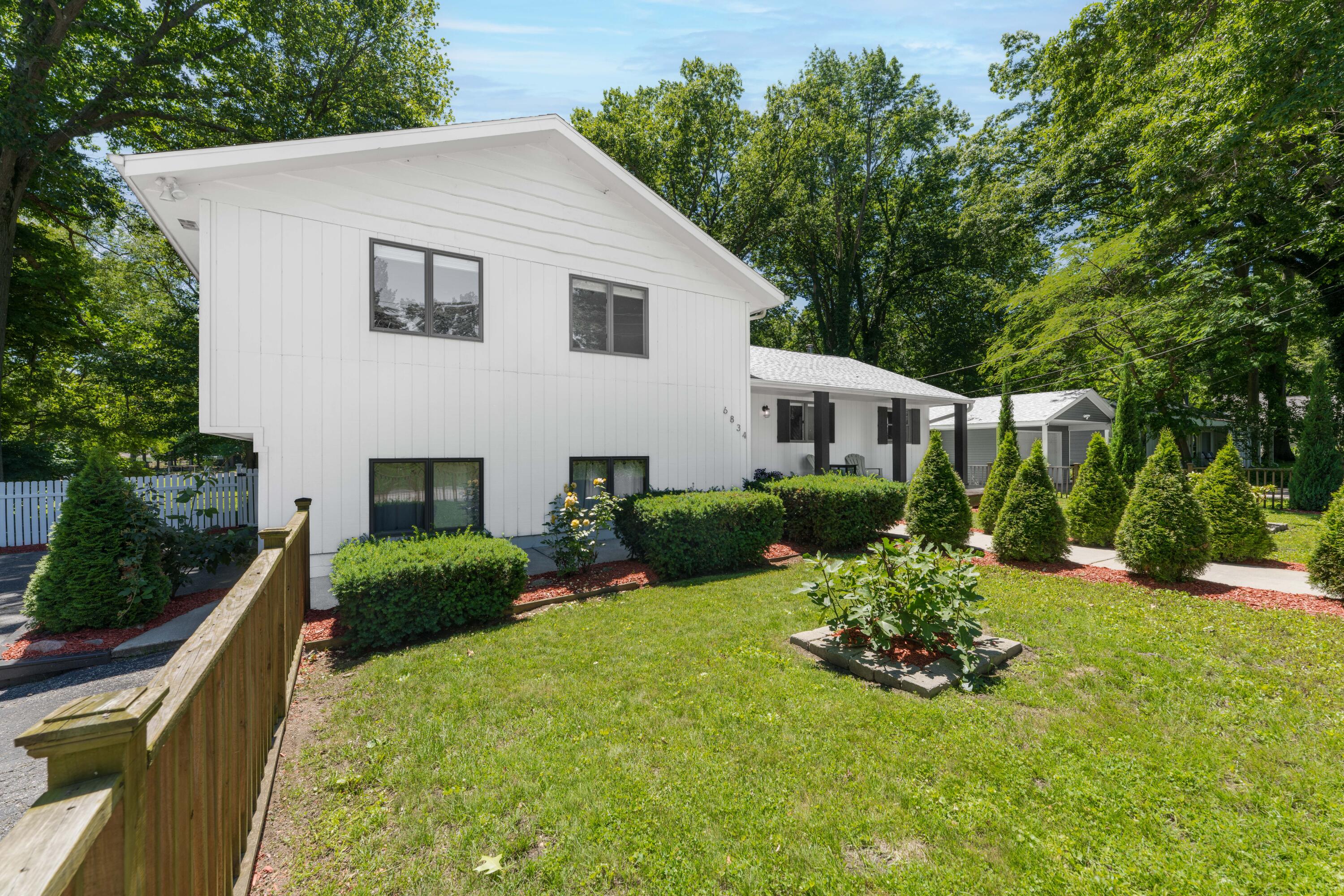 6834 Cherry Street Coloma MI 49038