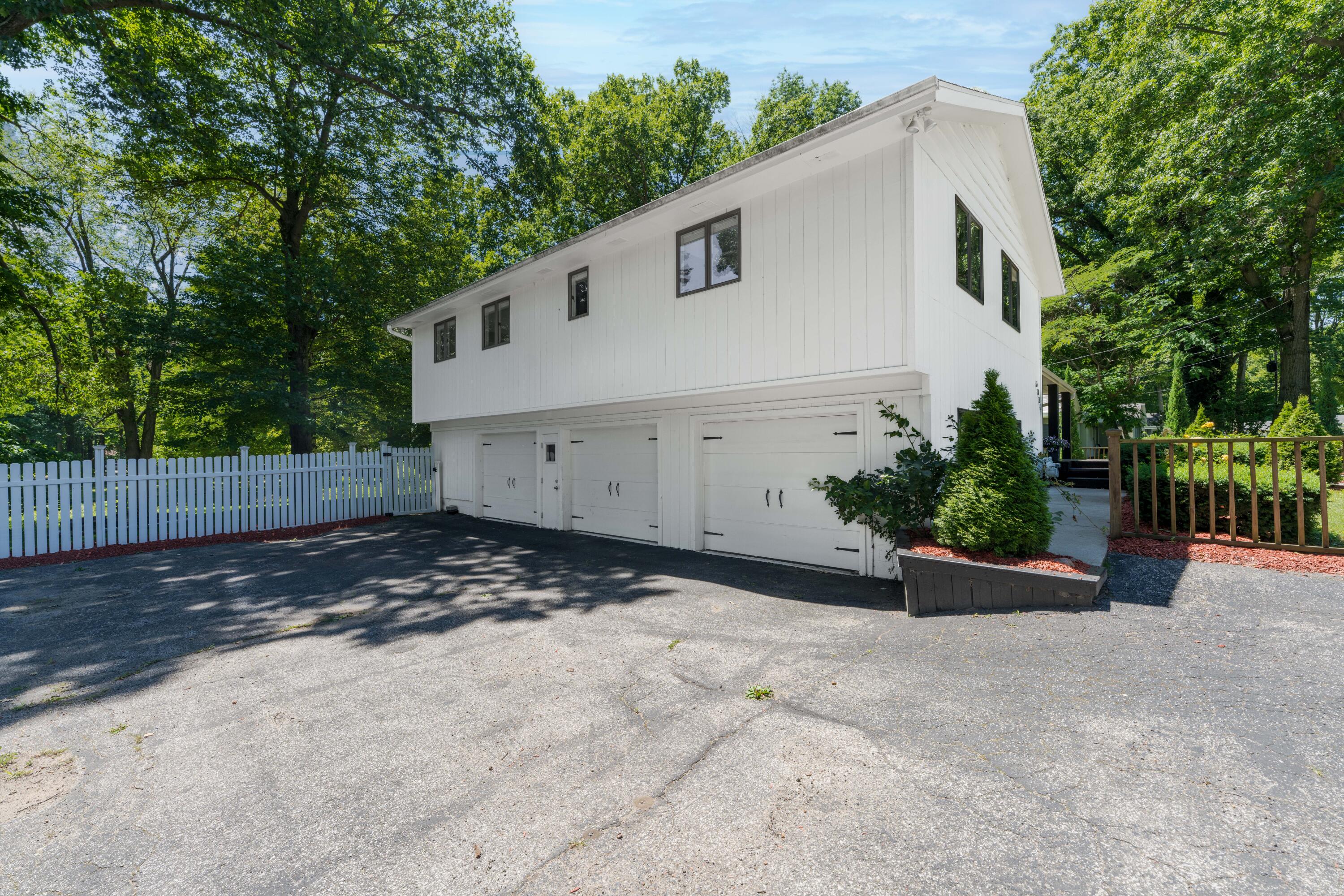 6834 Cherry Street Coloma MI 49038