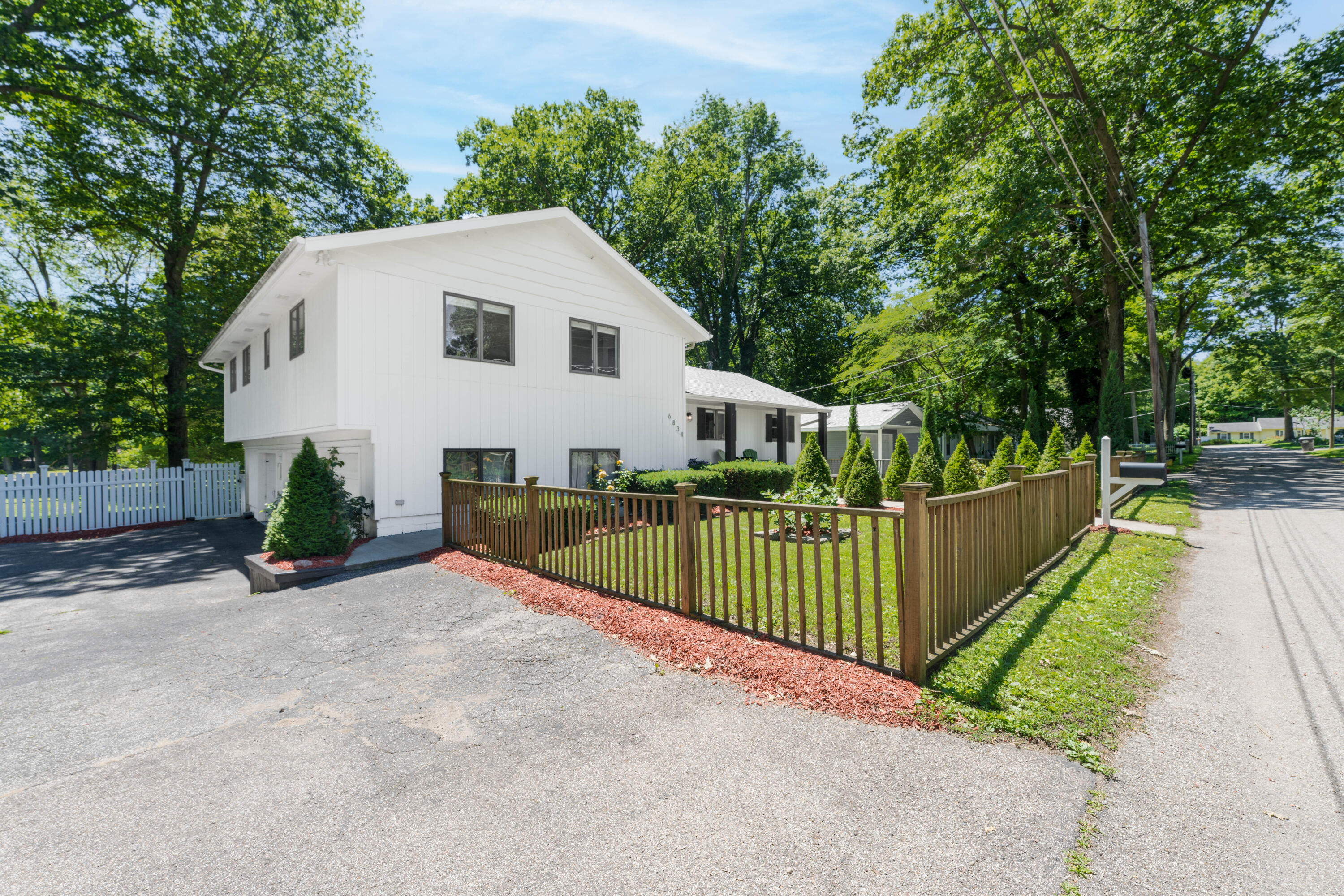 6834 Cherry Street Coloma MI 49038
