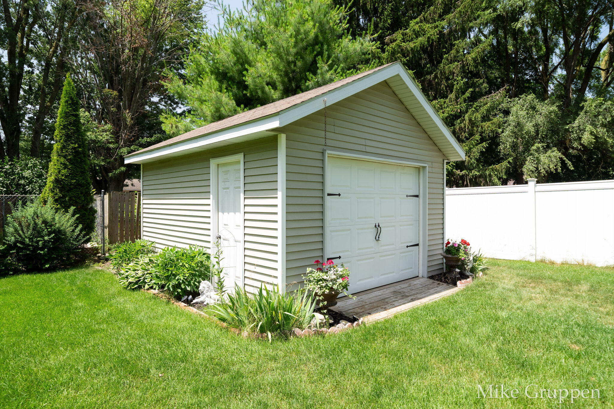 2565 Spring Court Zeeland MI 49464
