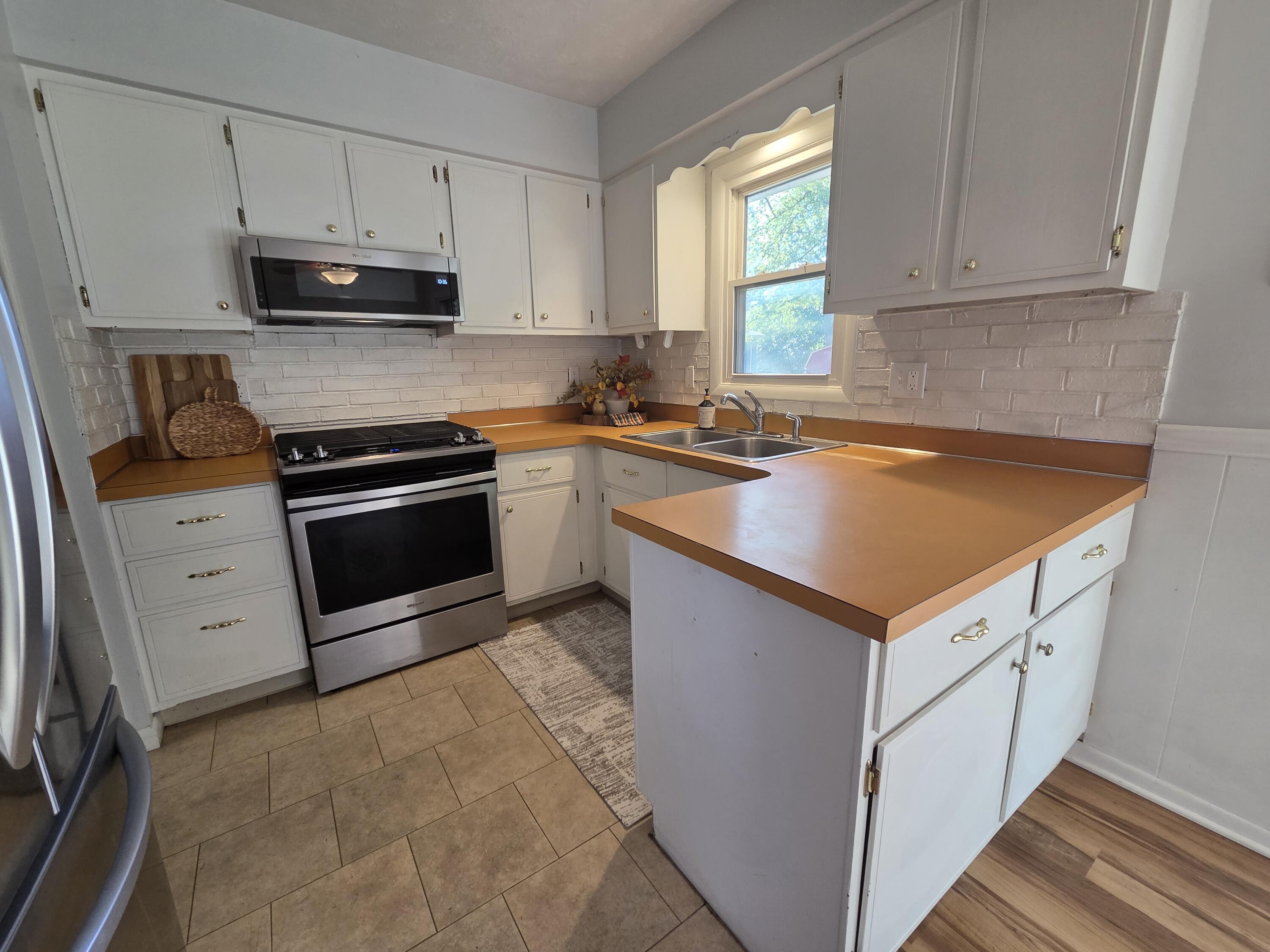 1422 Lake Avenue Portage MI 49002