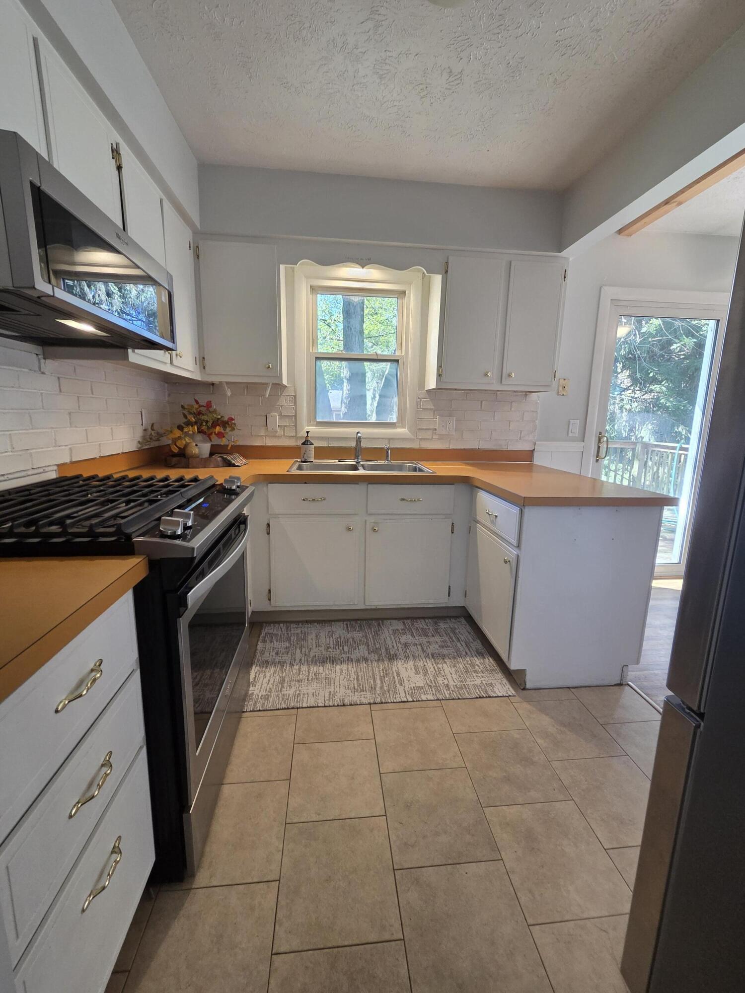 1422 Lake Avenue Portage MI 49002