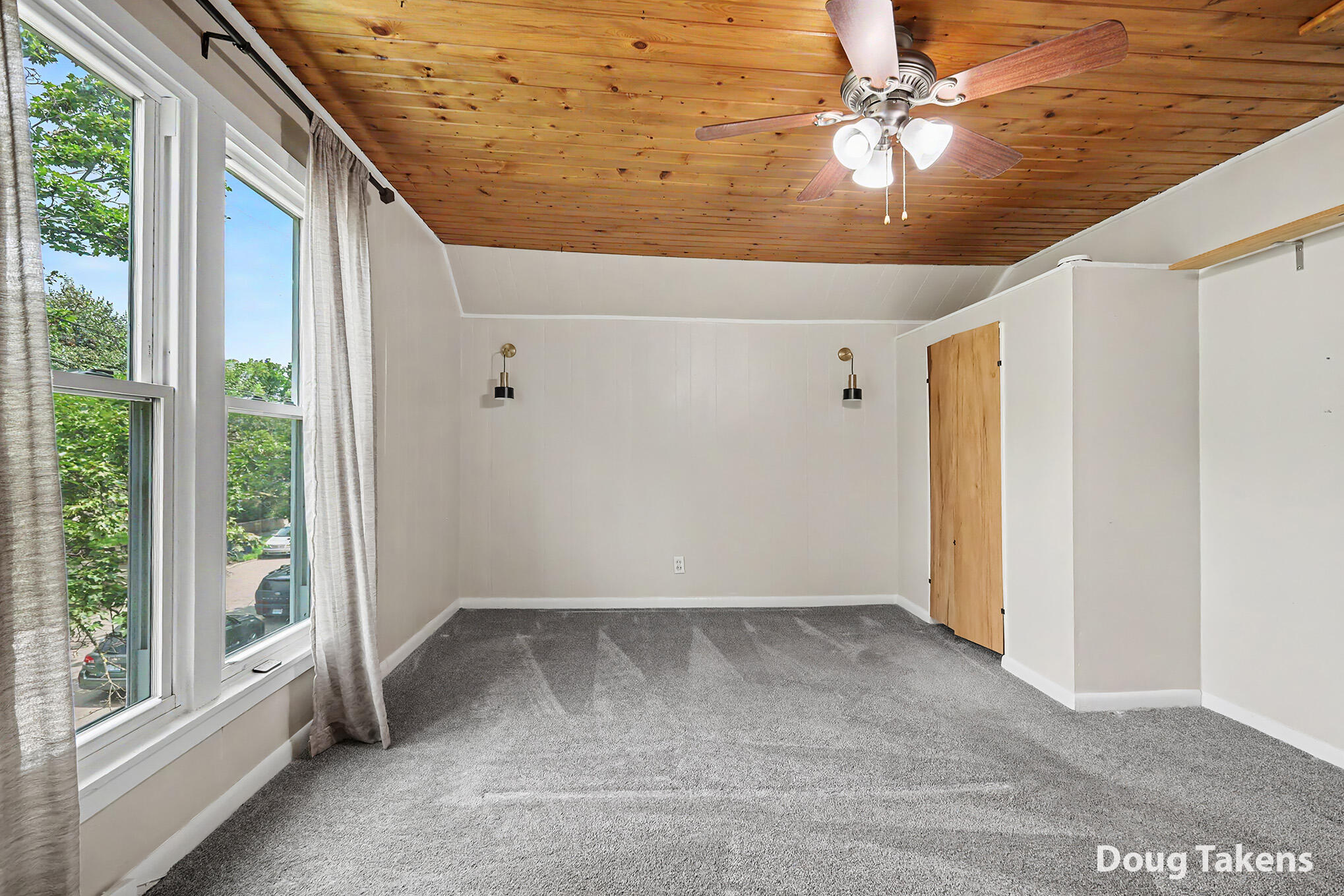 12 Travis Street NE Grand Rapids MI 49505