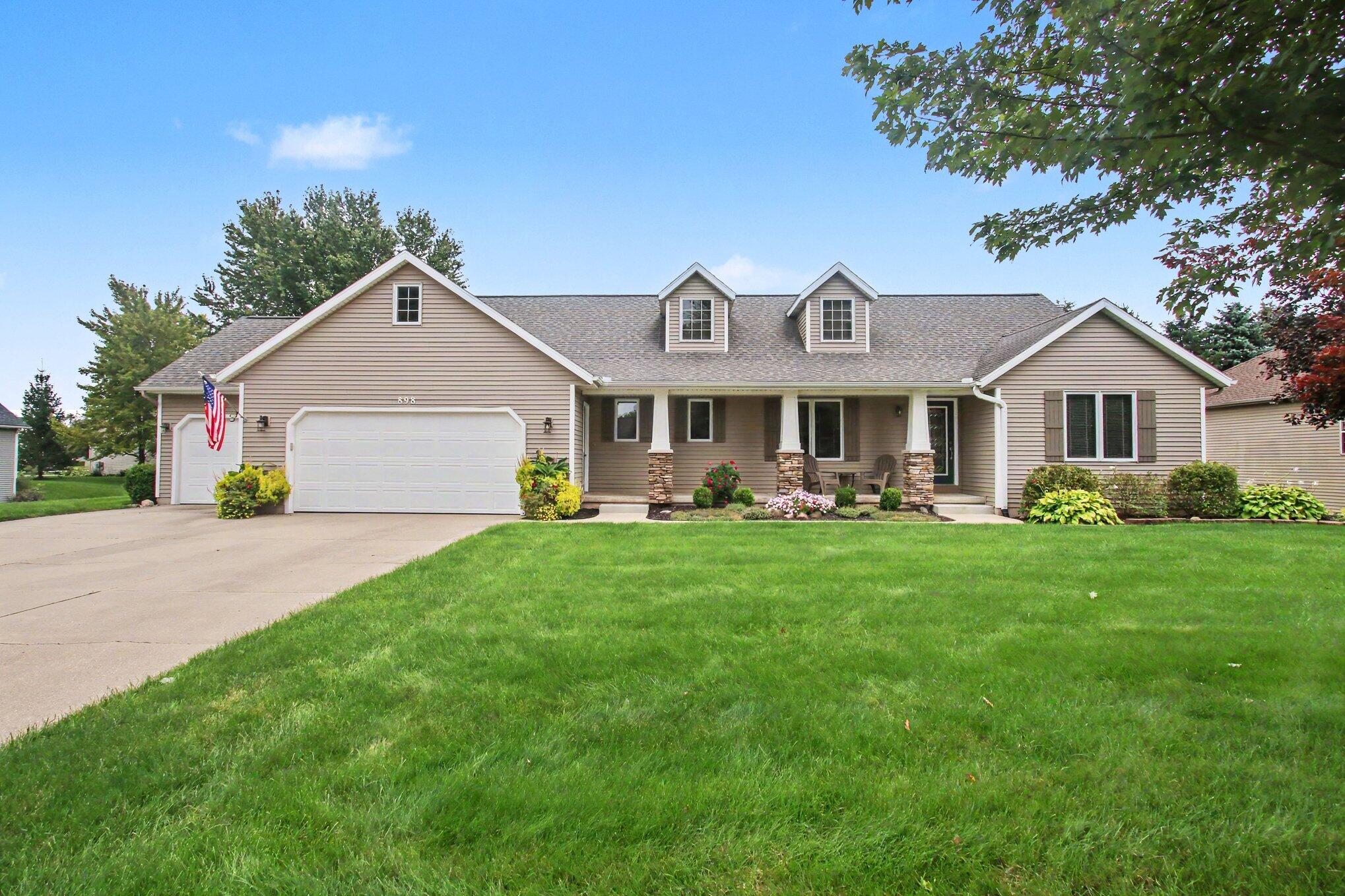 898 Mid Bluff Drive Zeeland MI 49464