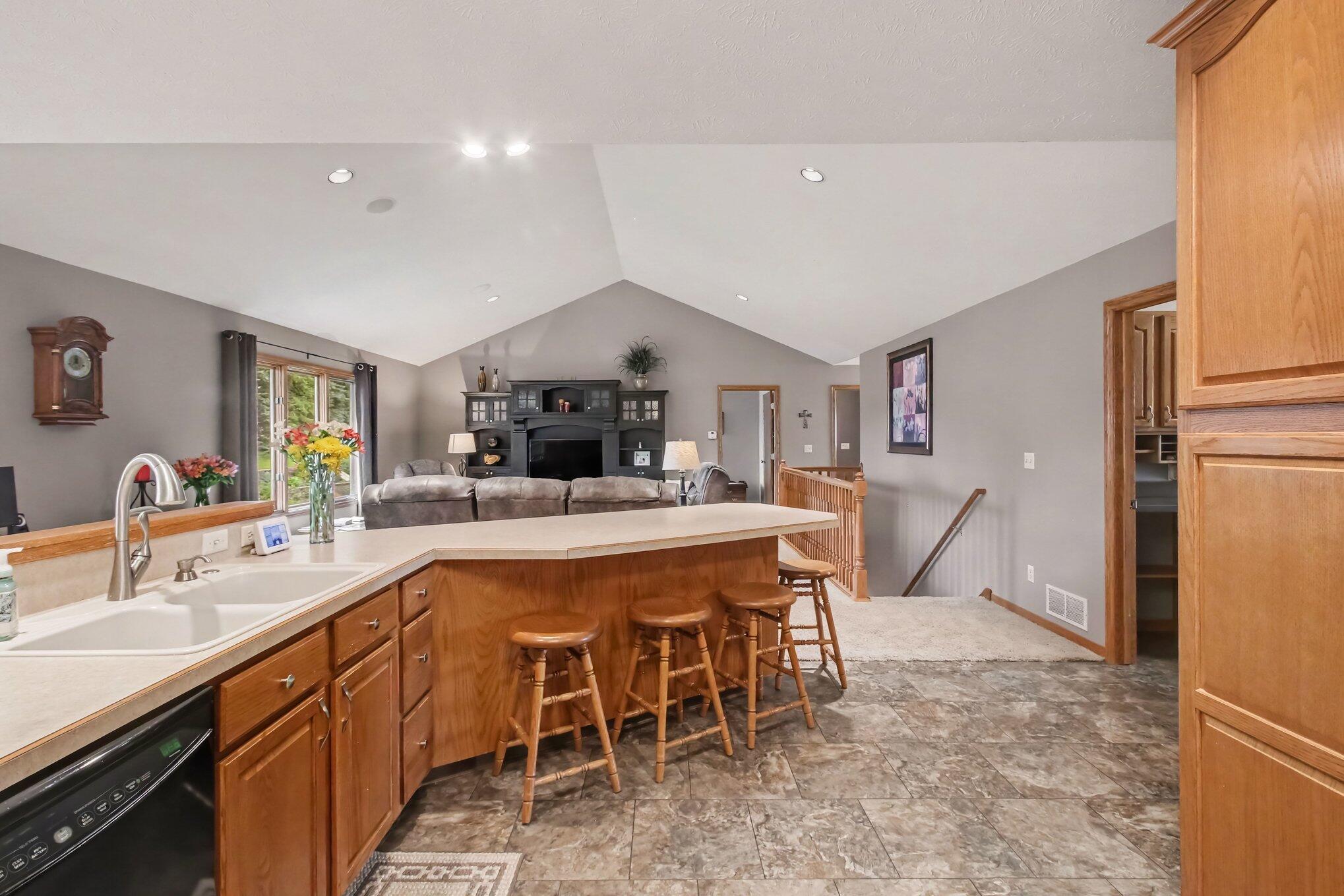 898 Mid Bluff Drive Zeeland MI 49464