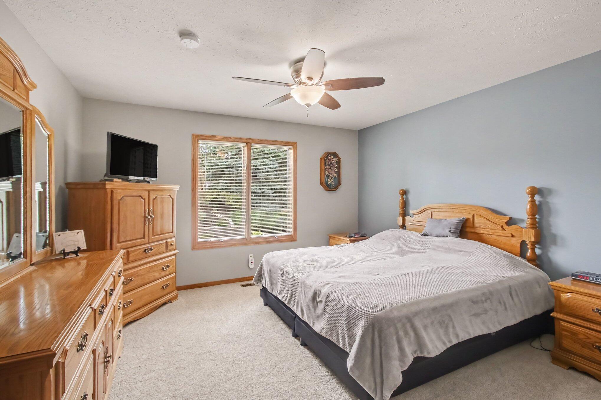 898 Mid Bluff Drive Zeeland MI 49464