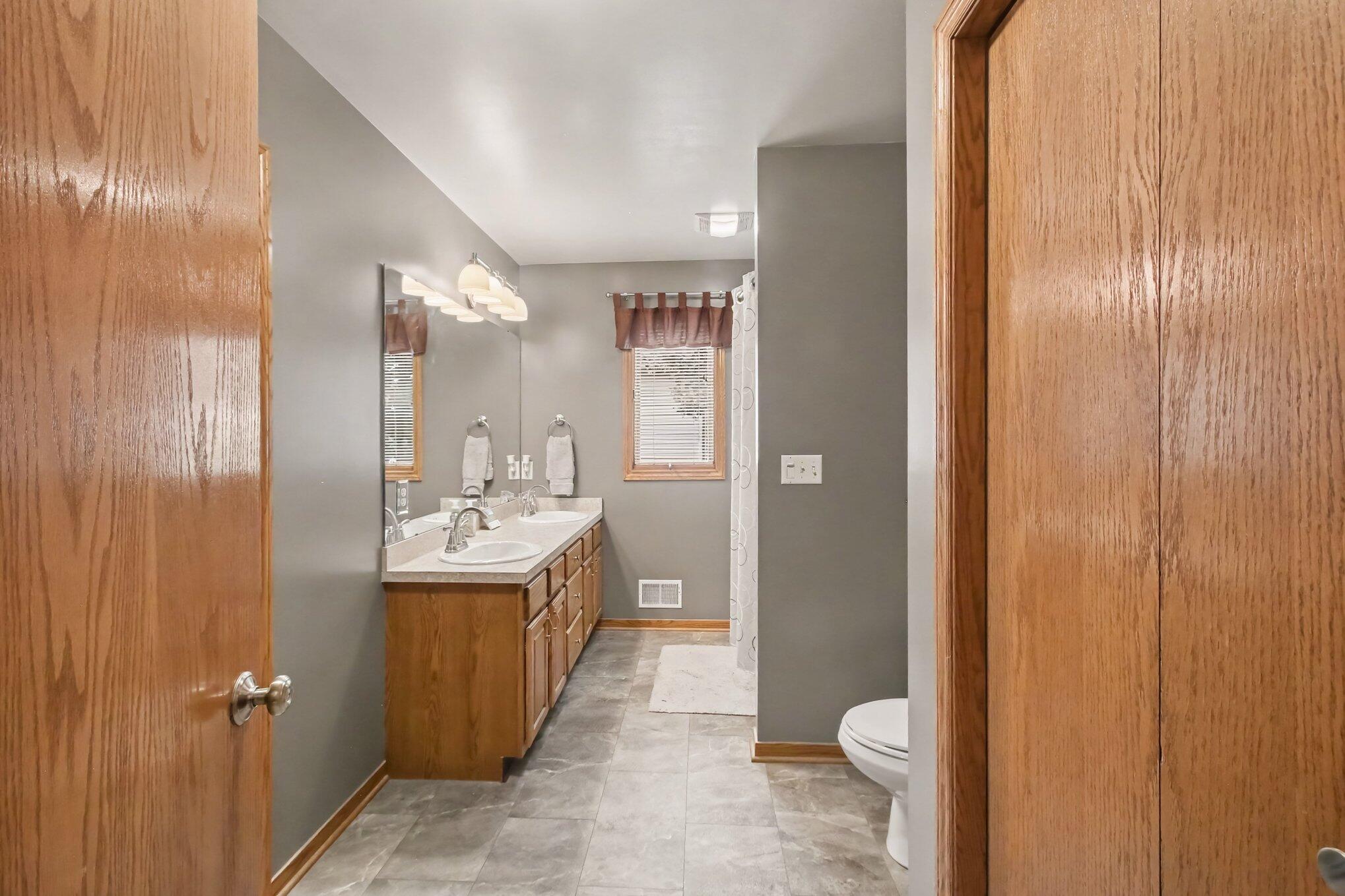 898 Mid Bluff Drive Zeeland MI 49464