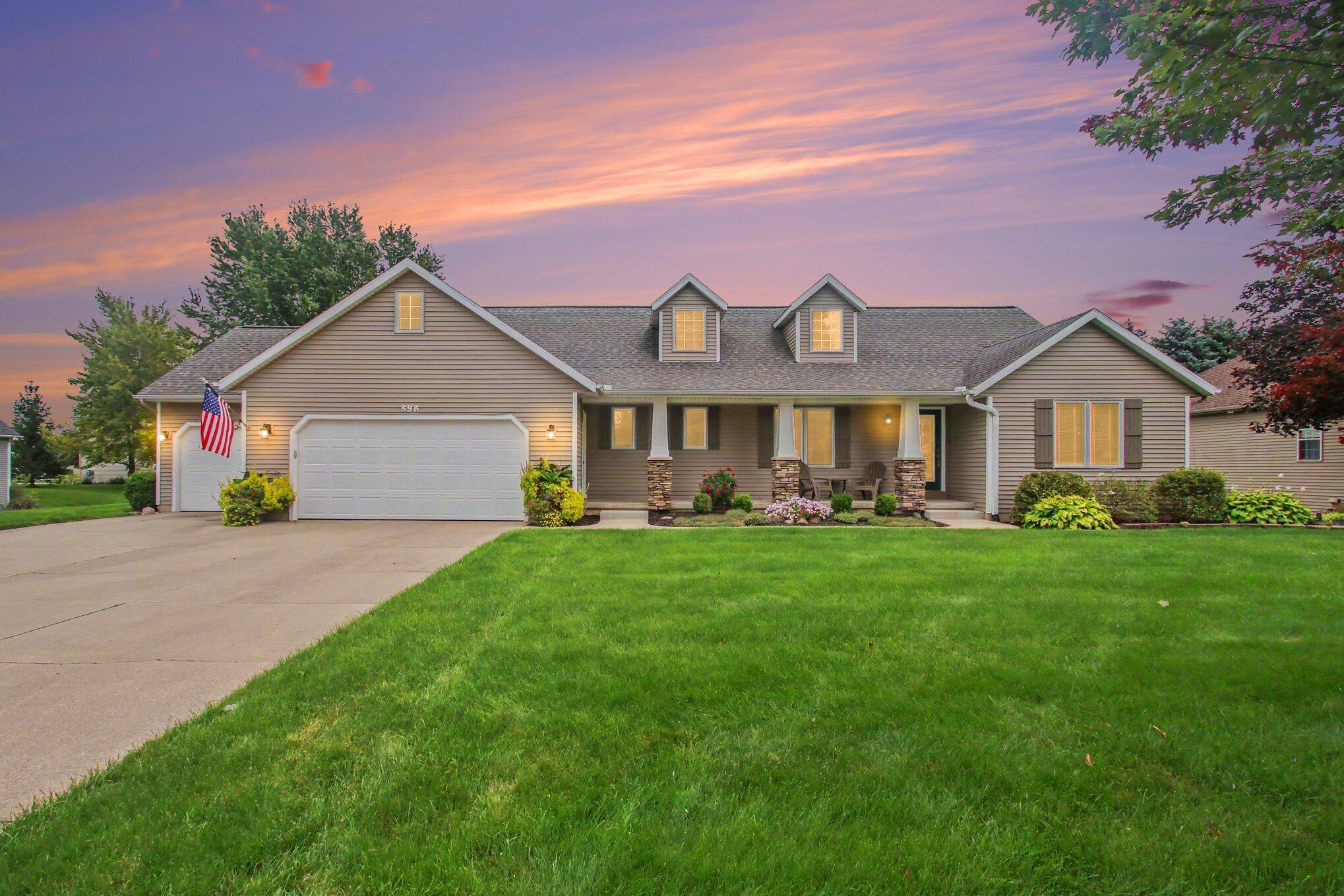 898 Mid Bluff Drive Zeeland MI 49464