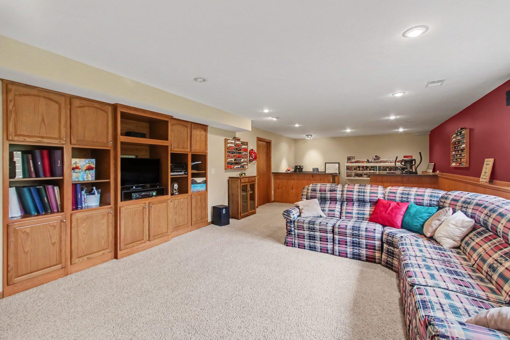 898 Mid Bluff Drive Zeeland MI 49464