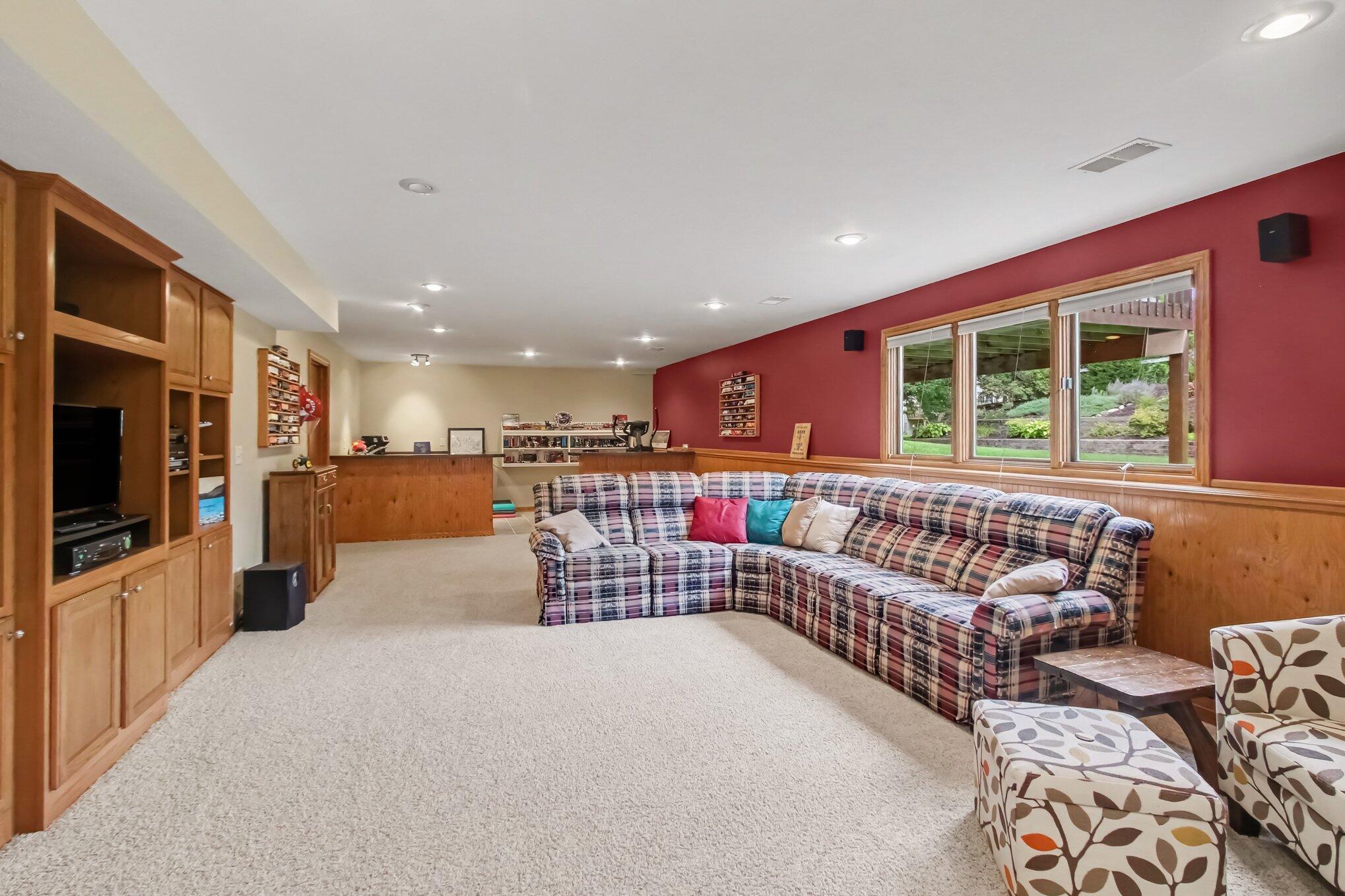 898 Mid Bluff Drive Zeeland MI 49464