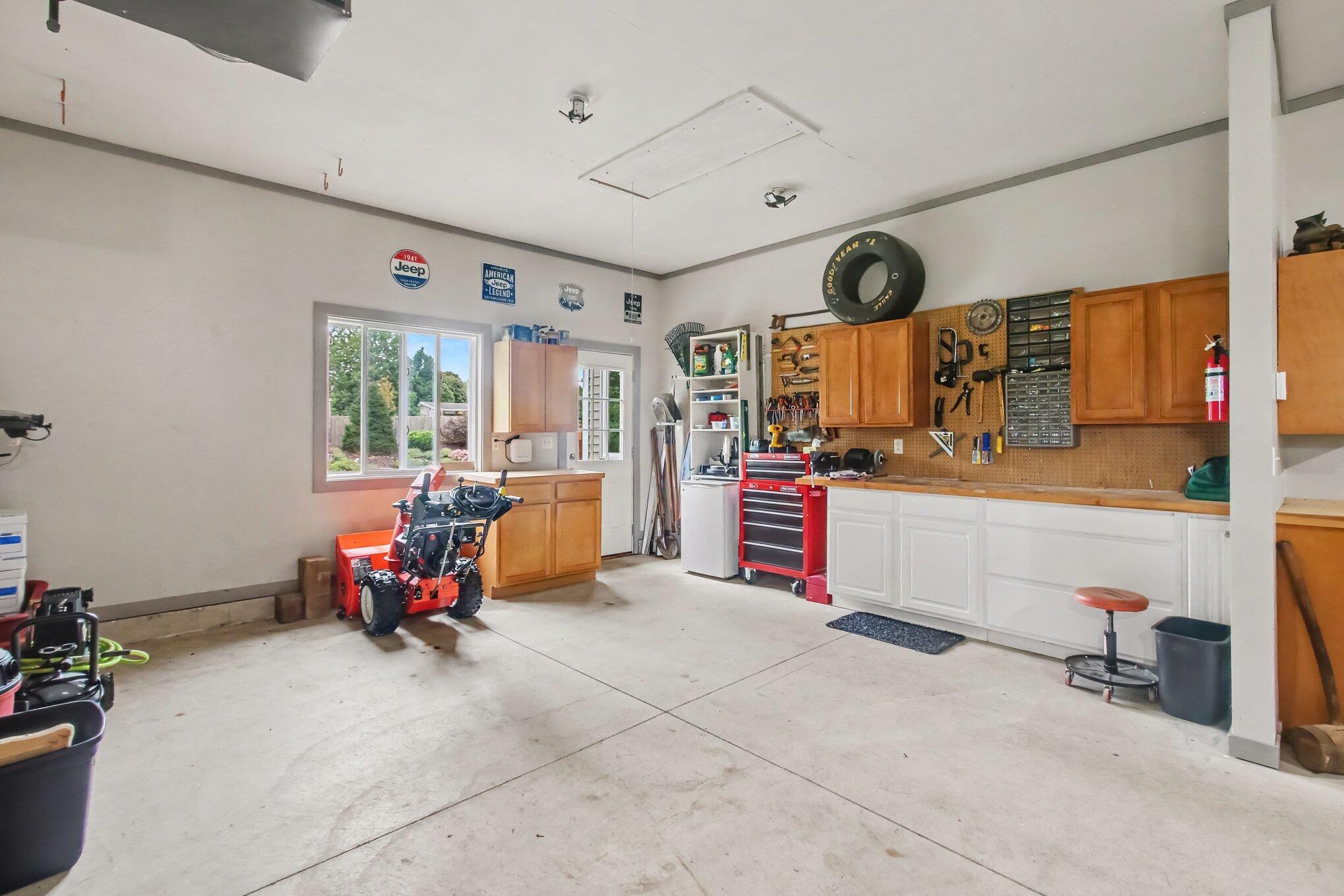 898 Mid Bluff Drive Zeeland MI 49464