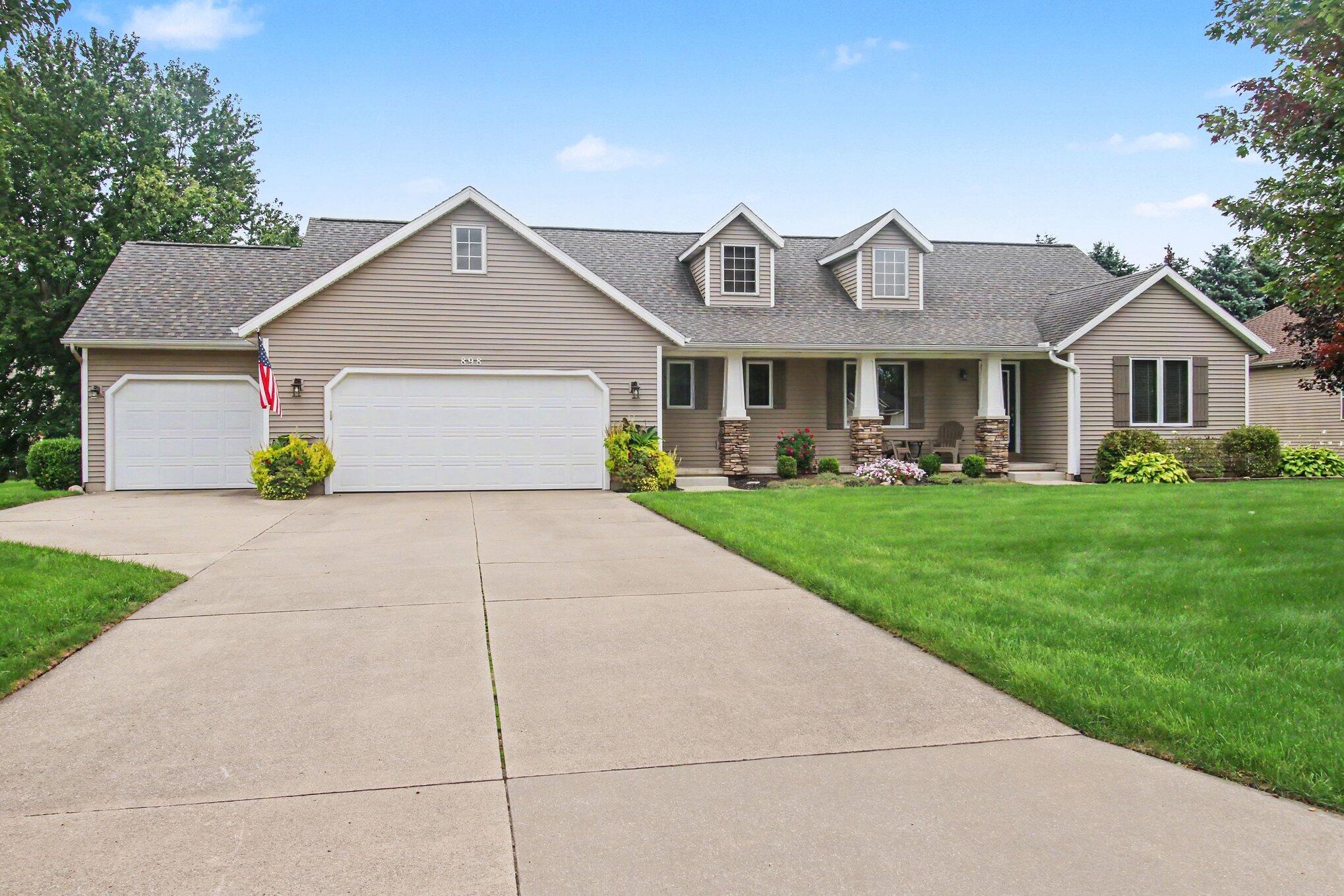898 Mid Bluff Drive Zeeland MI 49464