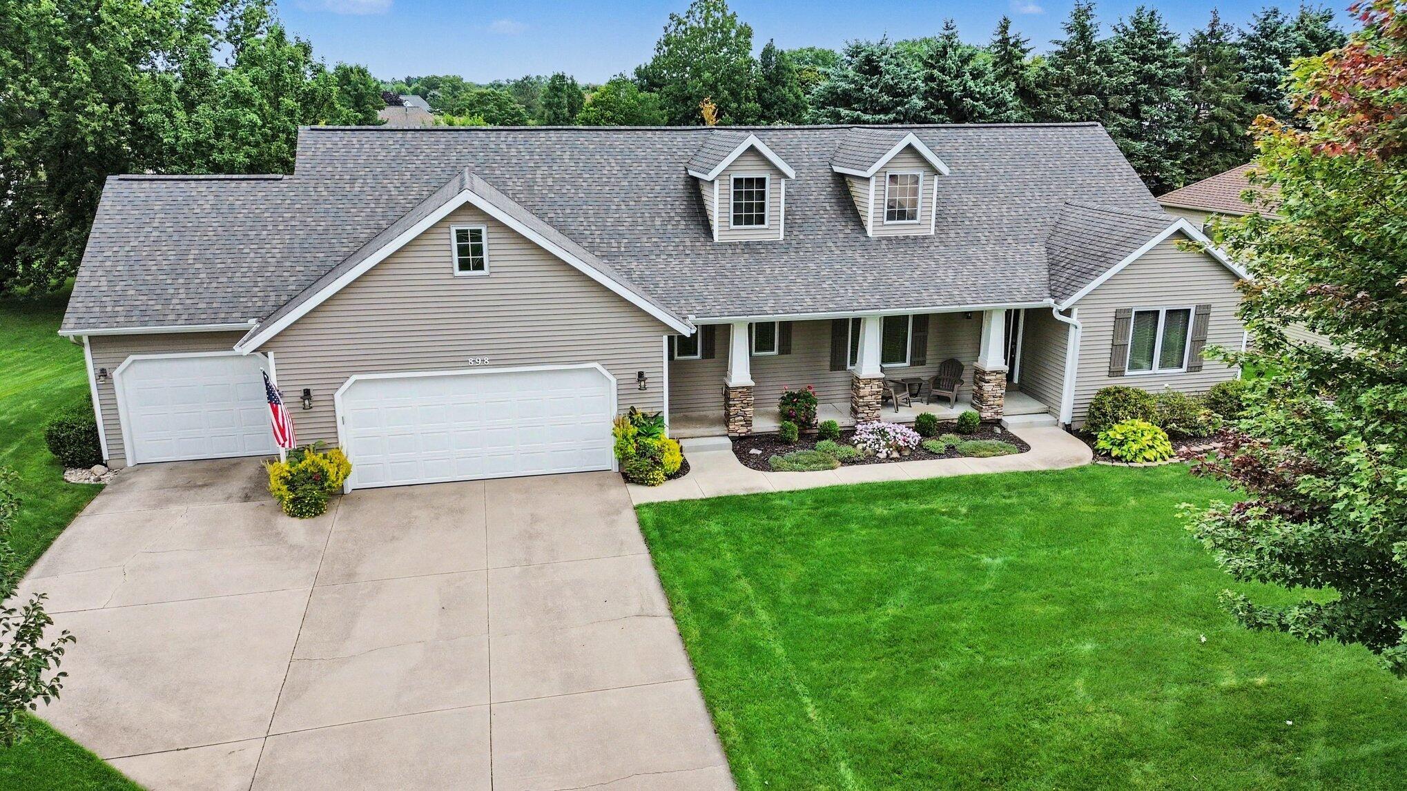 898 Mid Bluff Drive Zeeland MI 49464