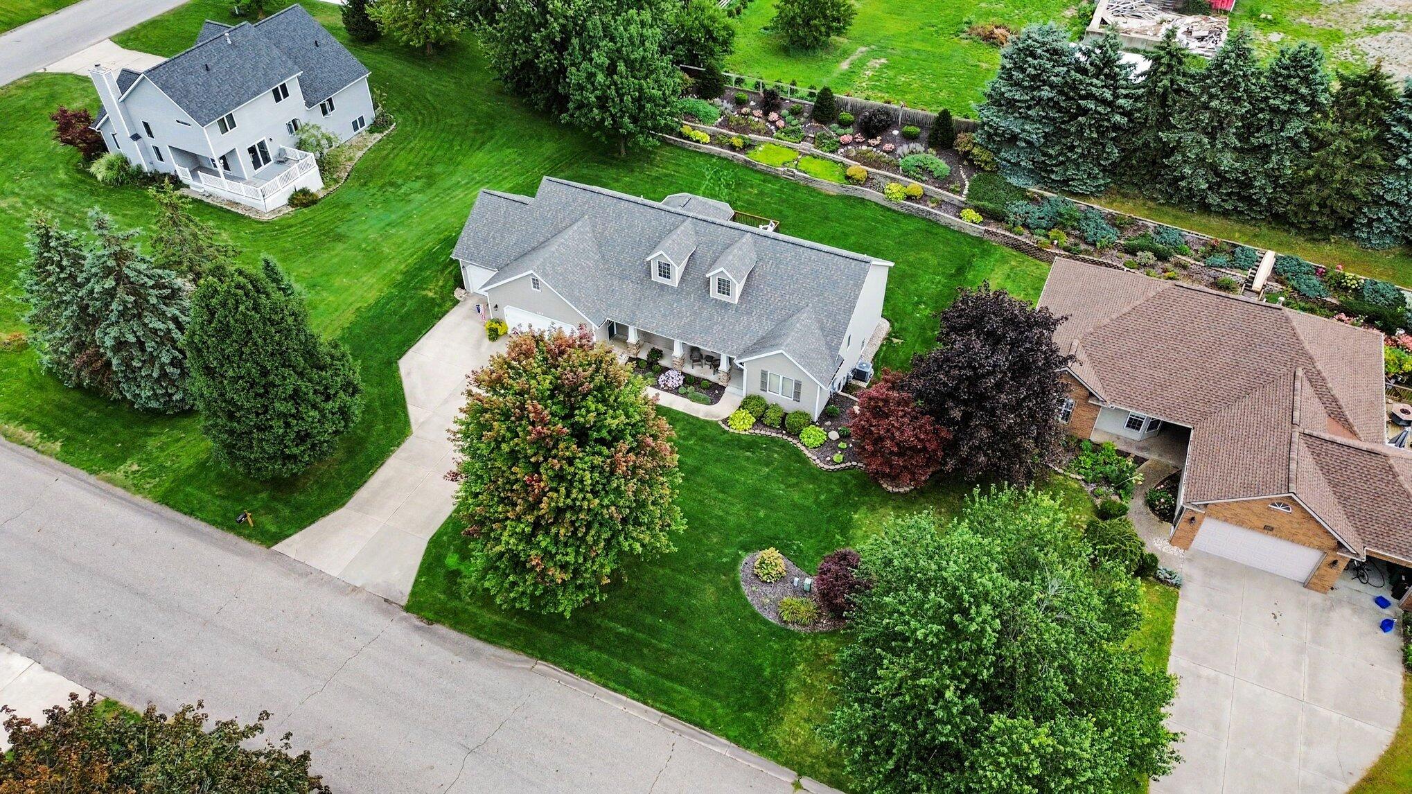 898 Mid Bluff Drive Zeeland MI 49464