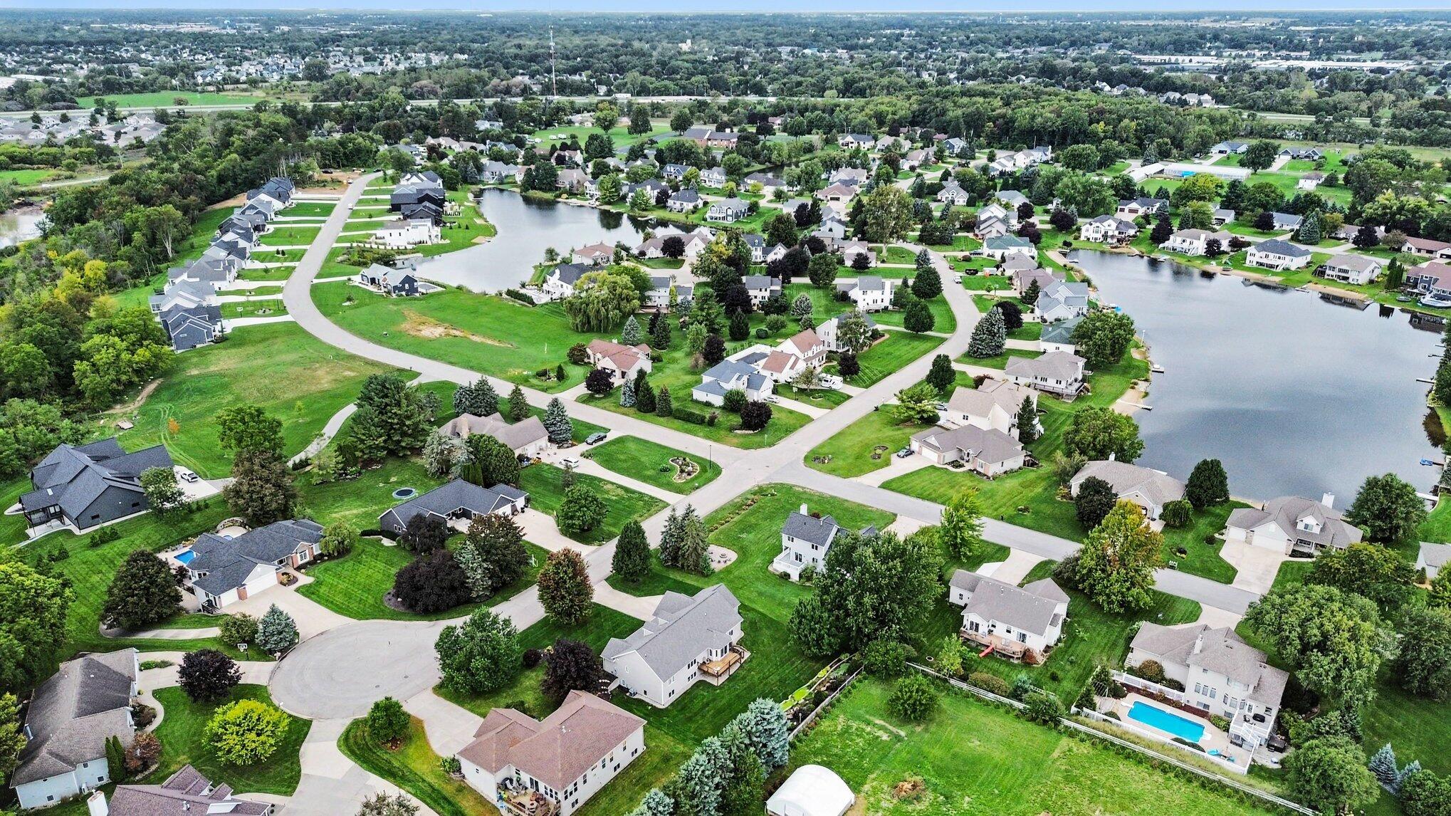 898 Mid Bluff Drive Zeeland MI 49464