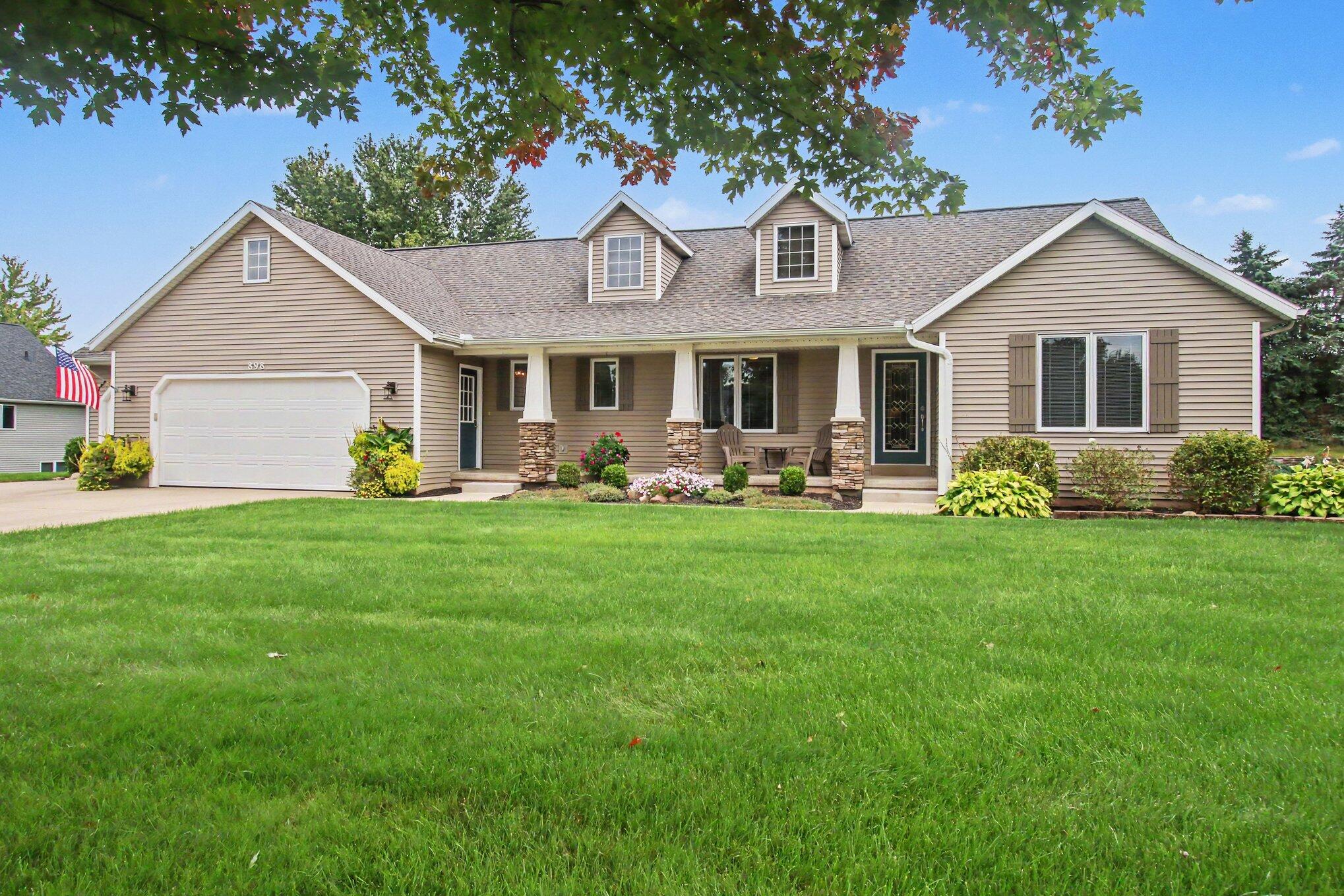 898 Mid Bluff Drive Zeeland MI 49464
