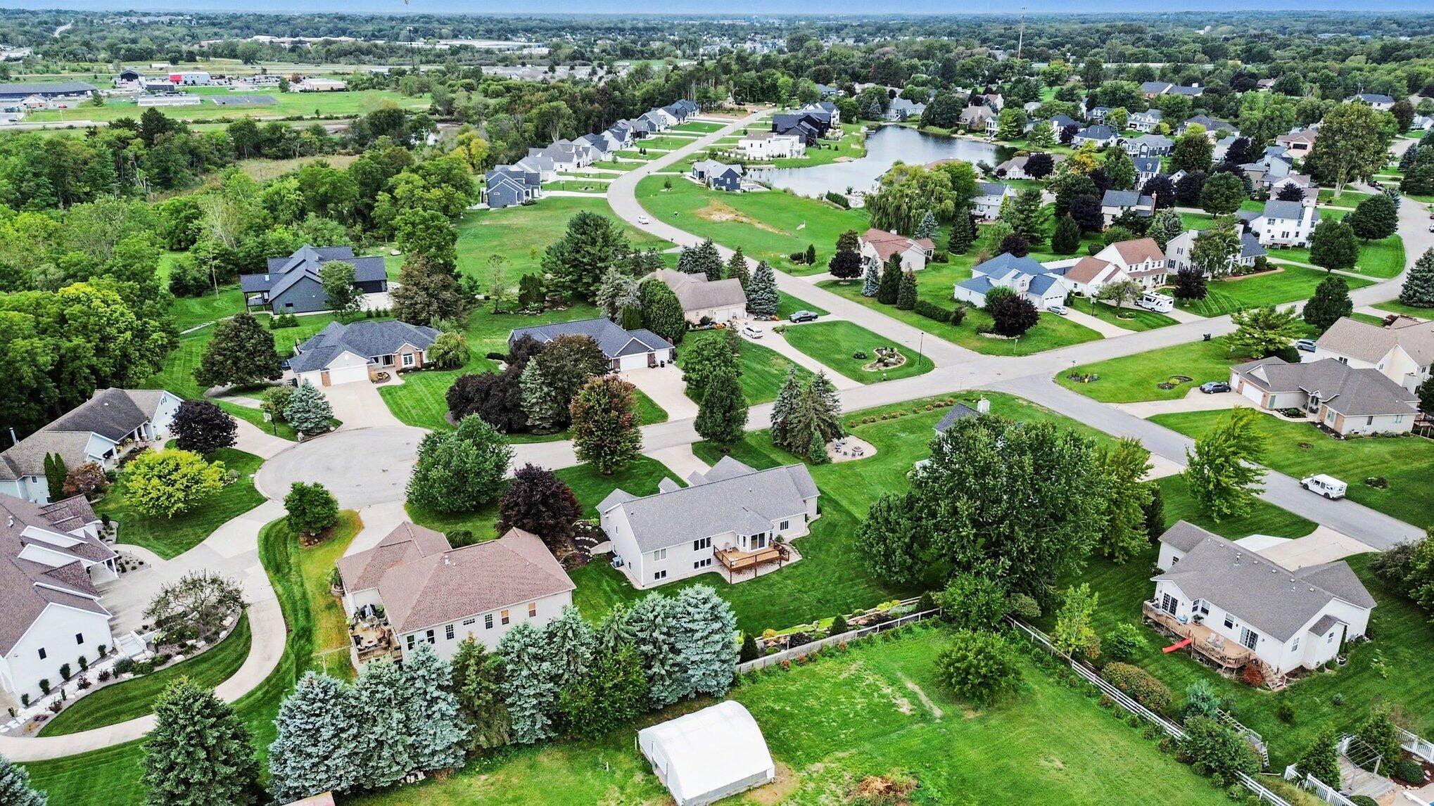 898 Mid Bluff Drive Zeeland MI 49464