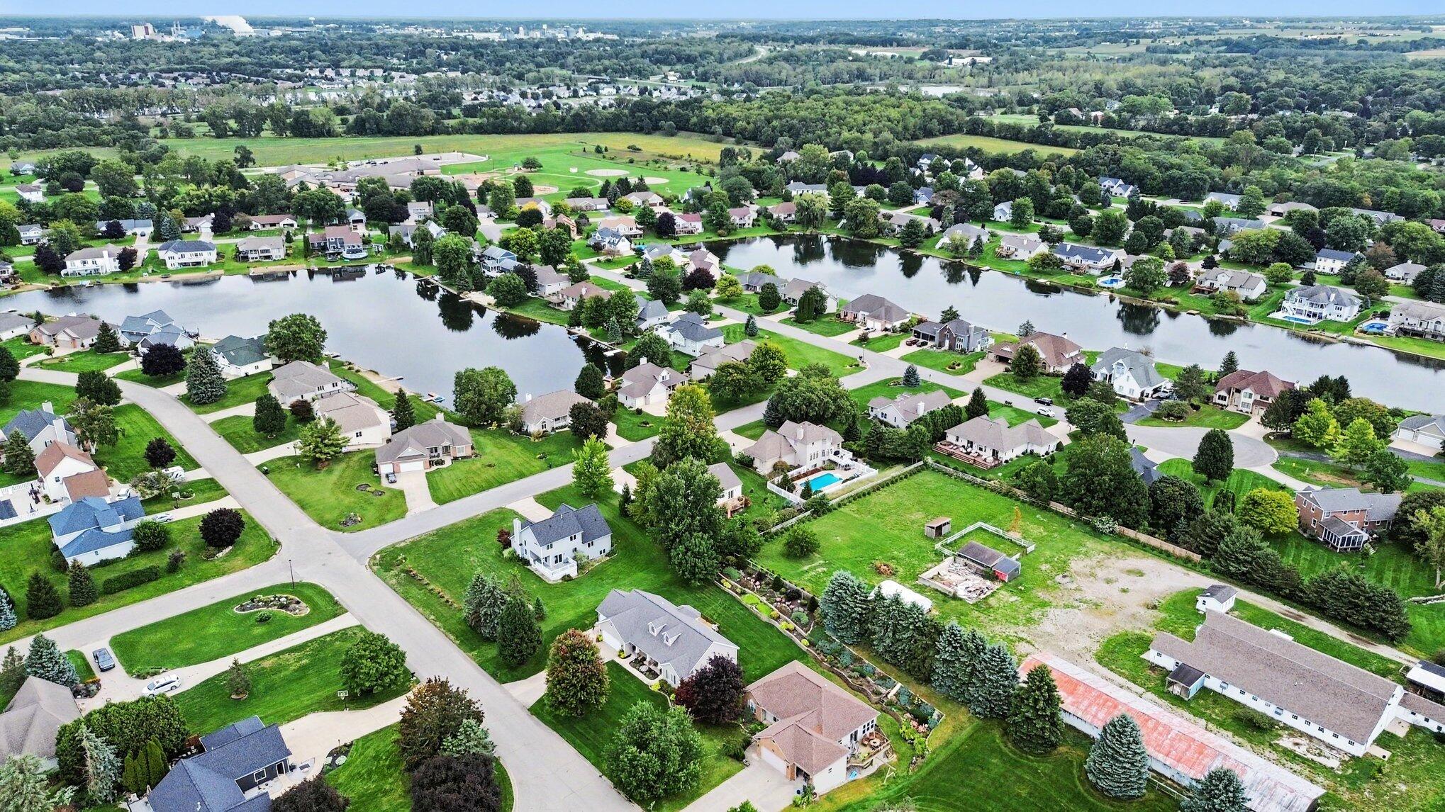 898 Mid Bluff Drive Zeeland MI 49464