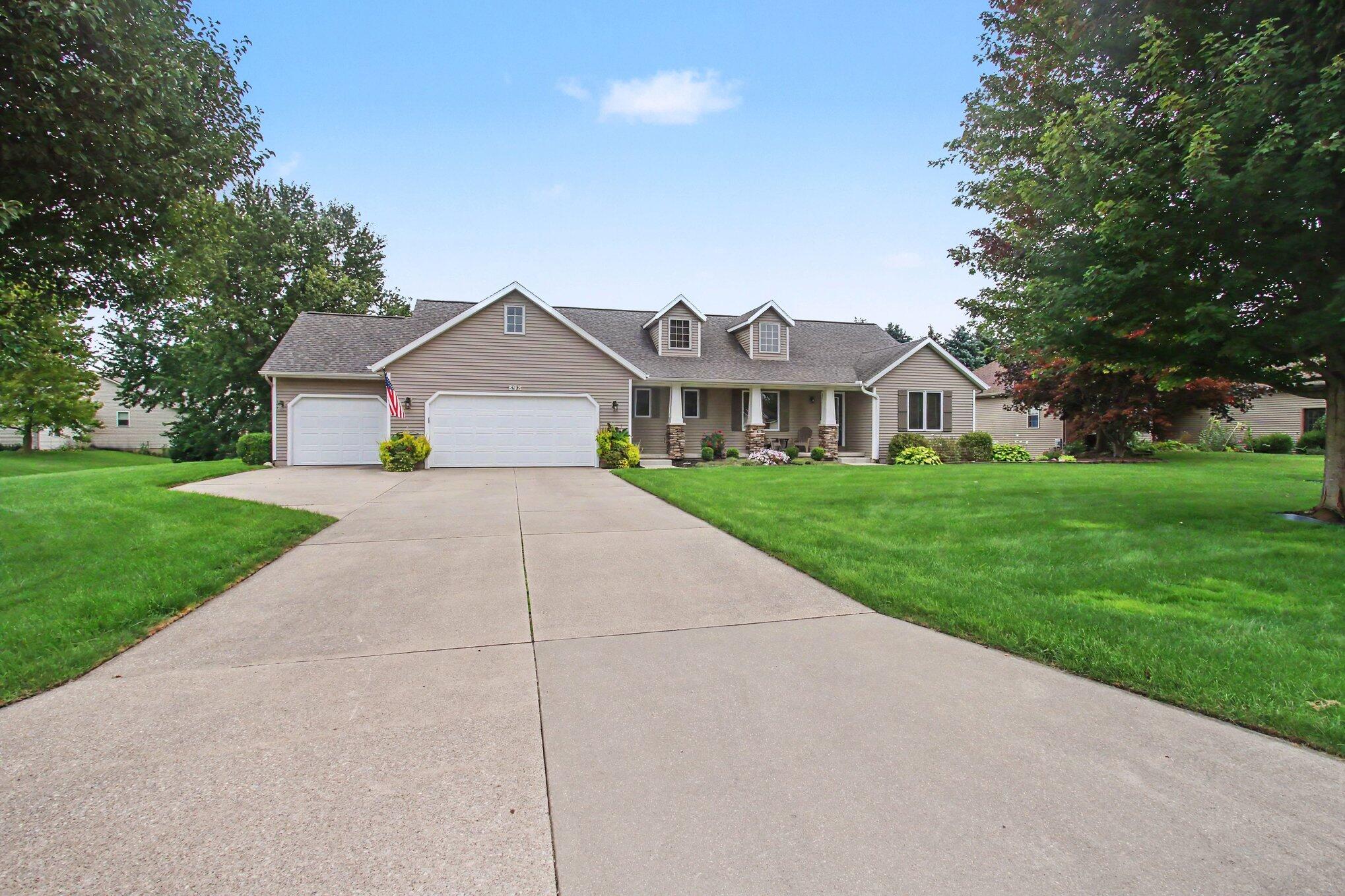 898 Mid Bluff Drive Zeeland MI 49464