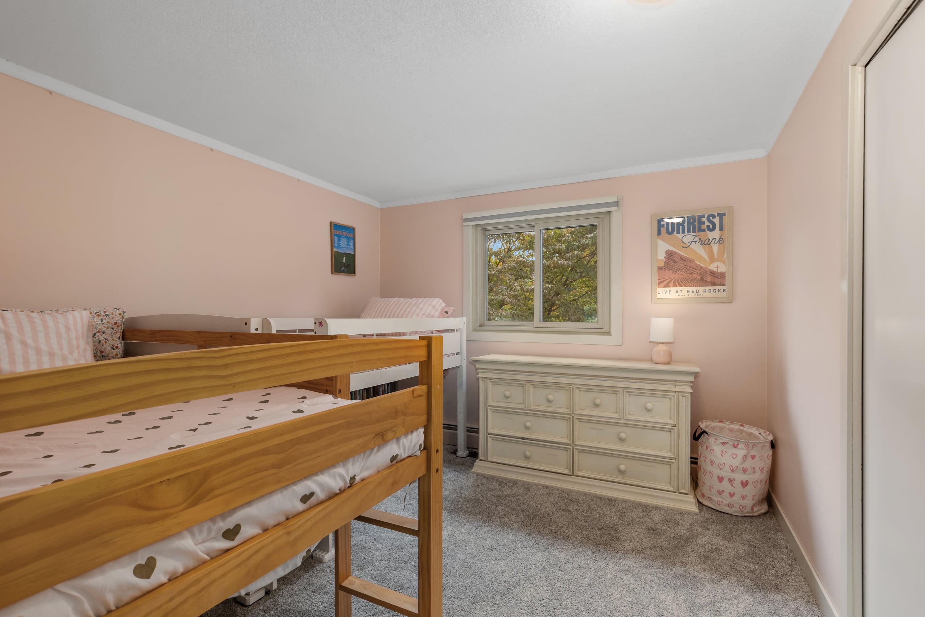 819 E Plainfield Court Zeeland MI 49464