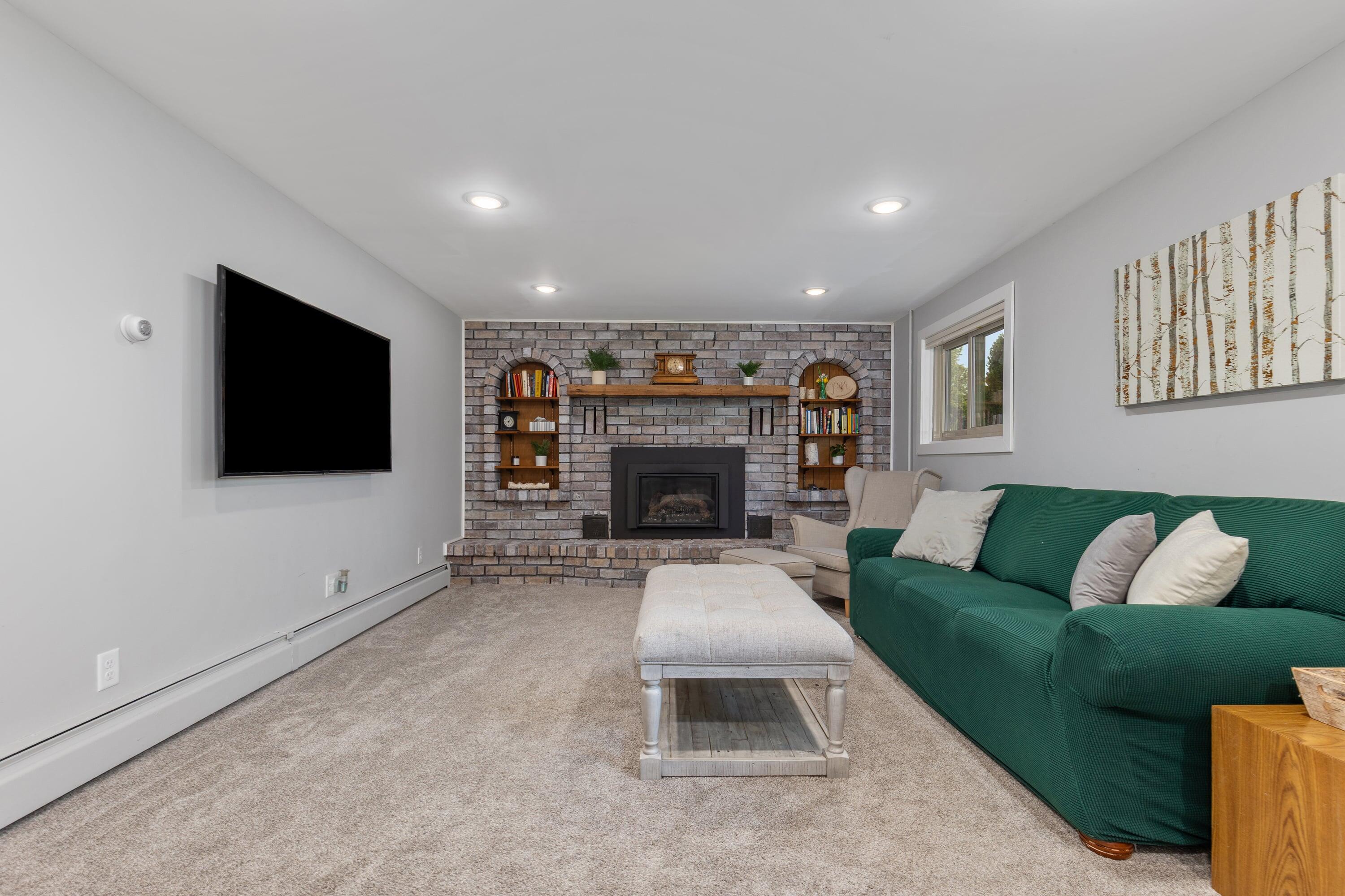 819 E Plainfield Court Zeeland MI 49464