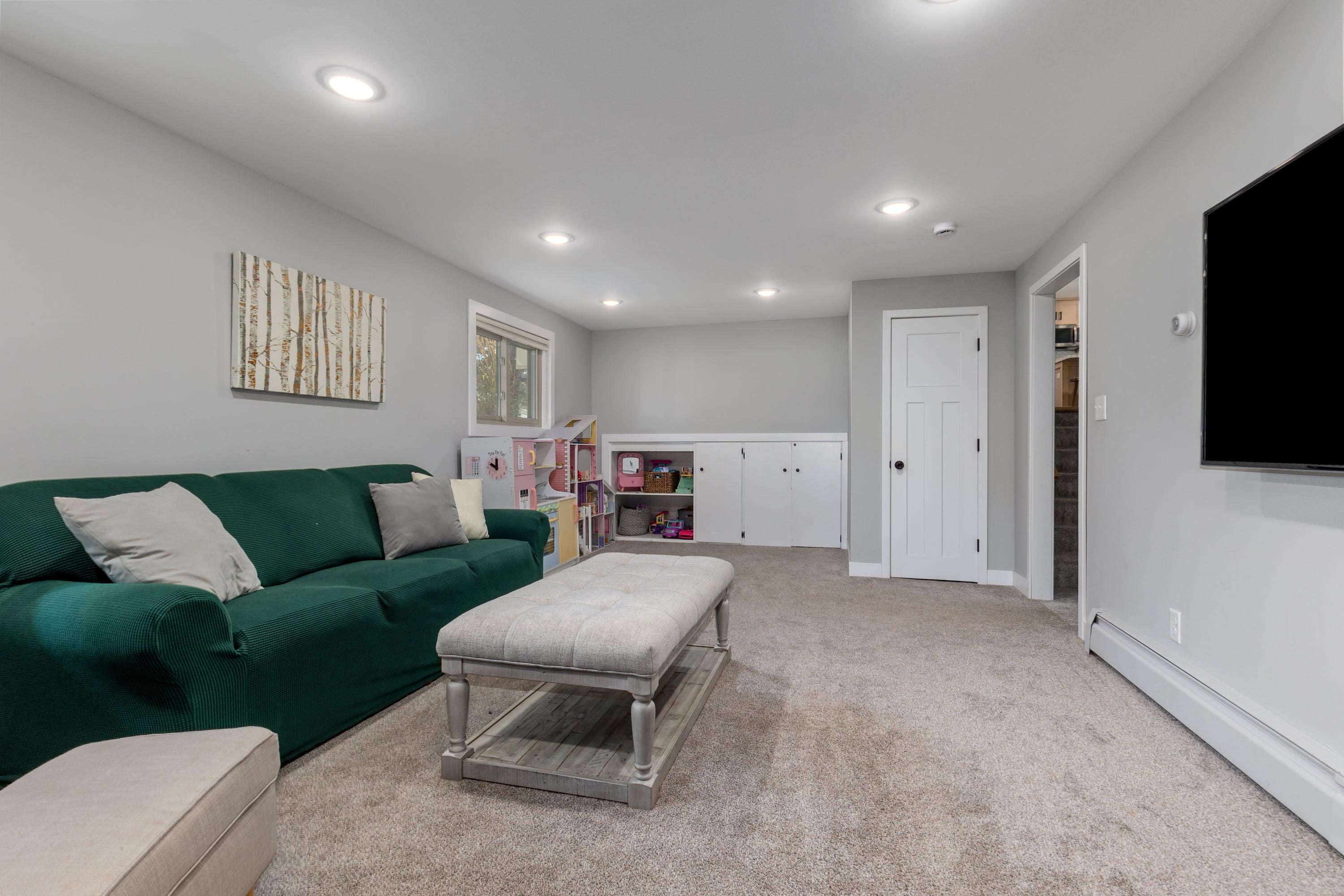 819 E Plainfield Court Zeeland MI 49464