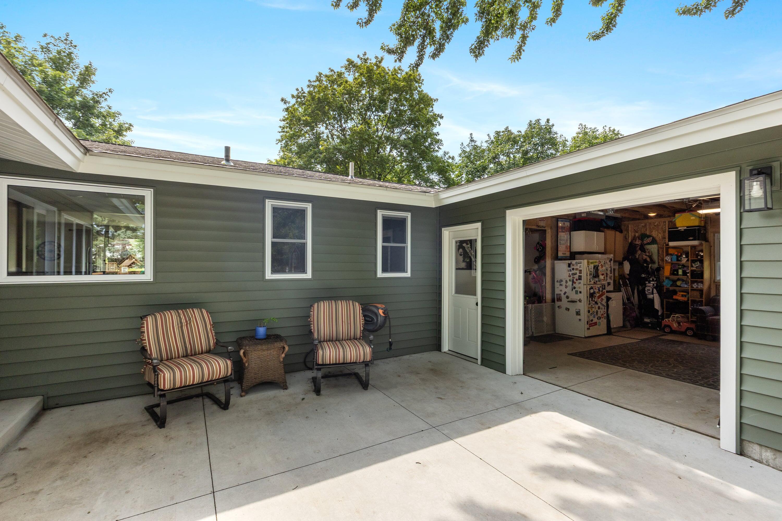 819 E Plainfield Court Zeeland MI 49464
