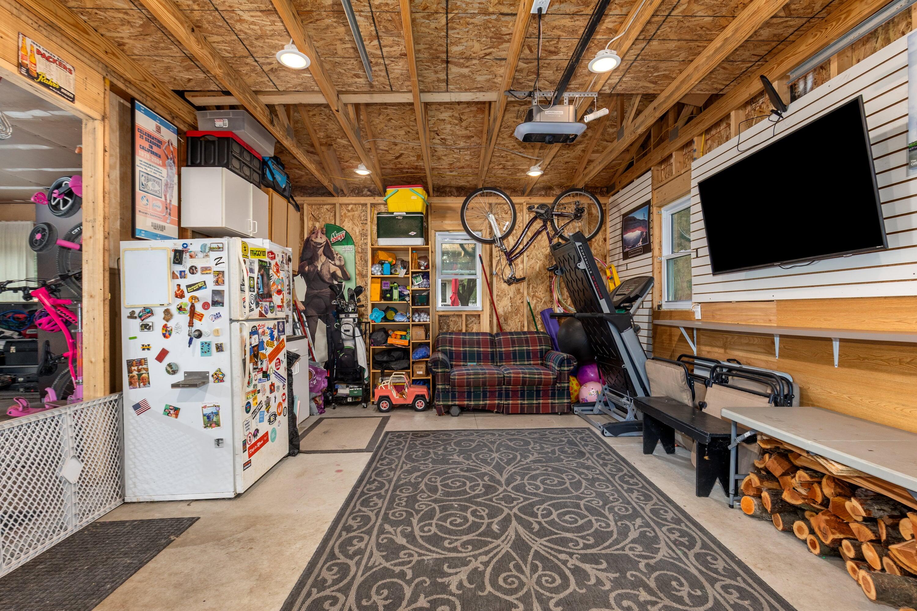 819 E Plainfield Court Zeeland MI 49464
