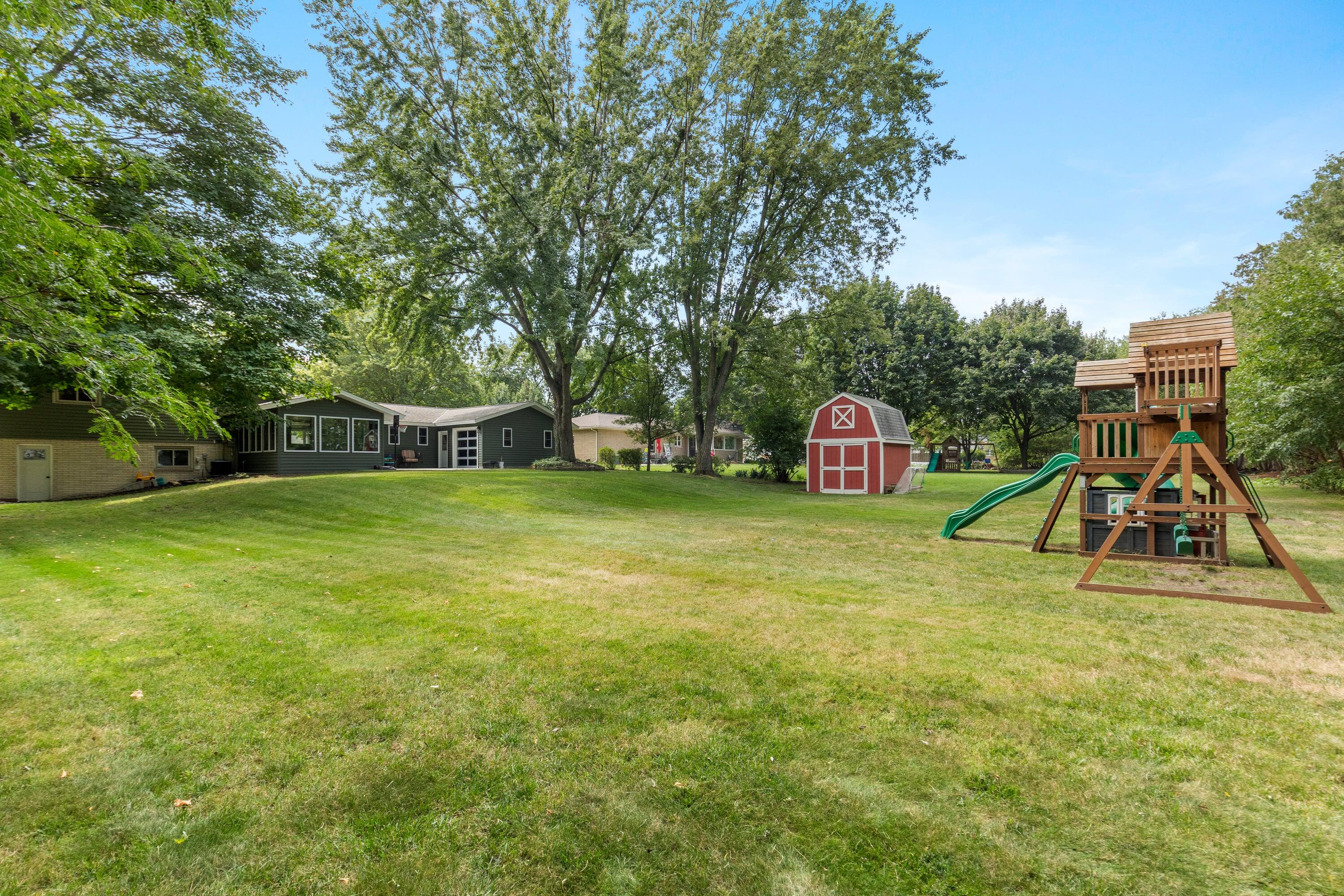 819 E Plainfield Court Zeeland MI 49464