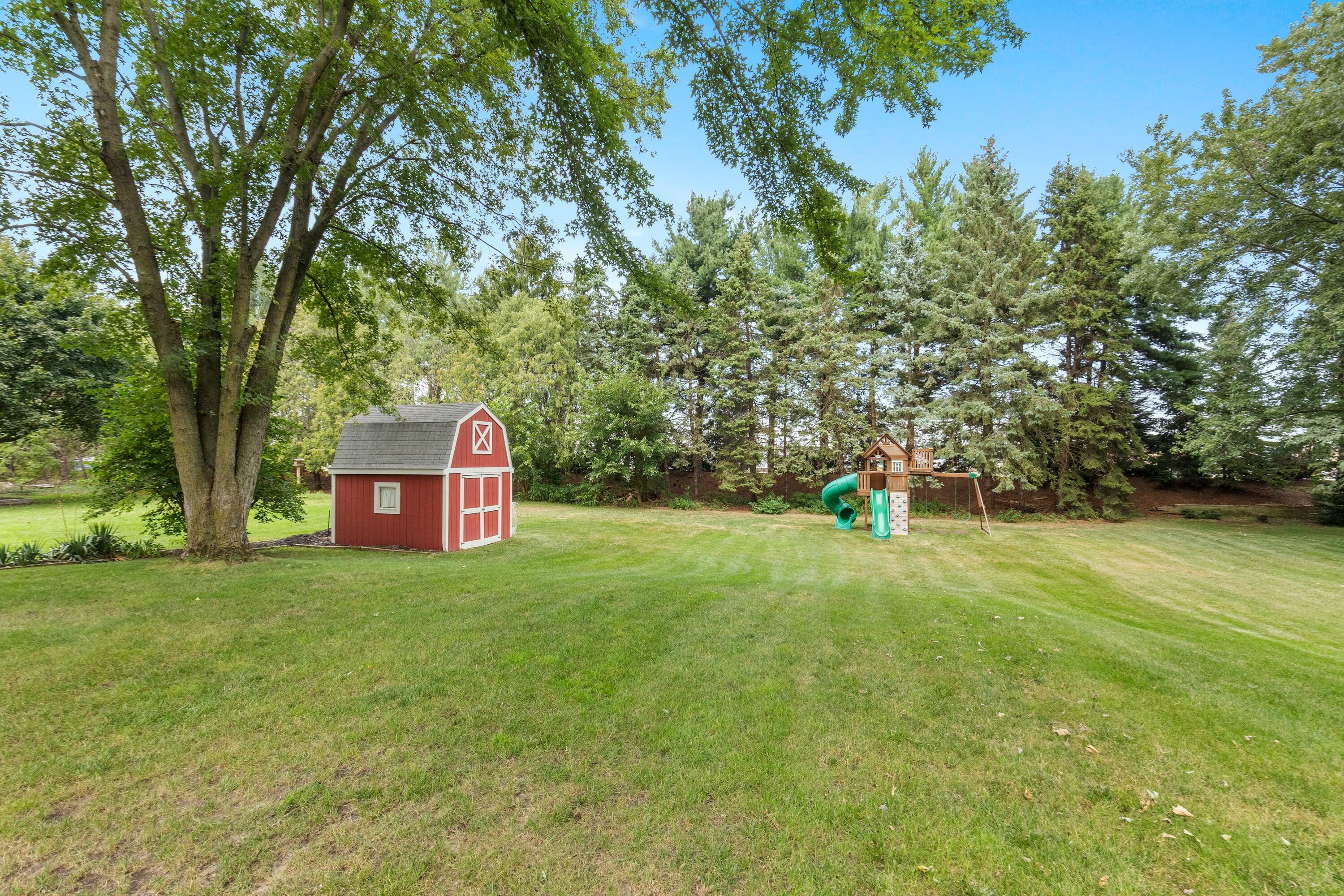 819 E Plainfield Court Zeeland MI 49464