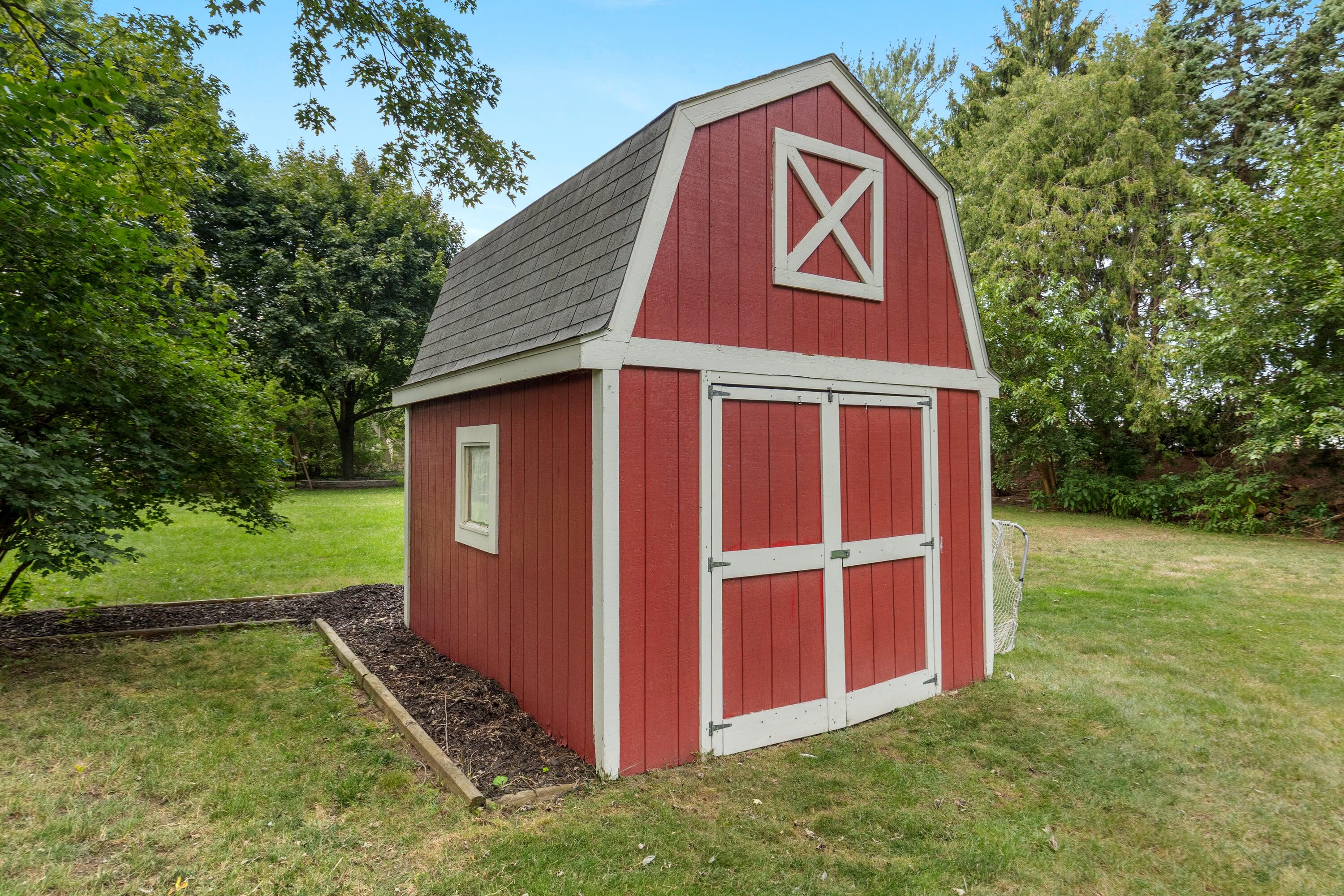 819 E Plainfield Court Zeeland MI 49464