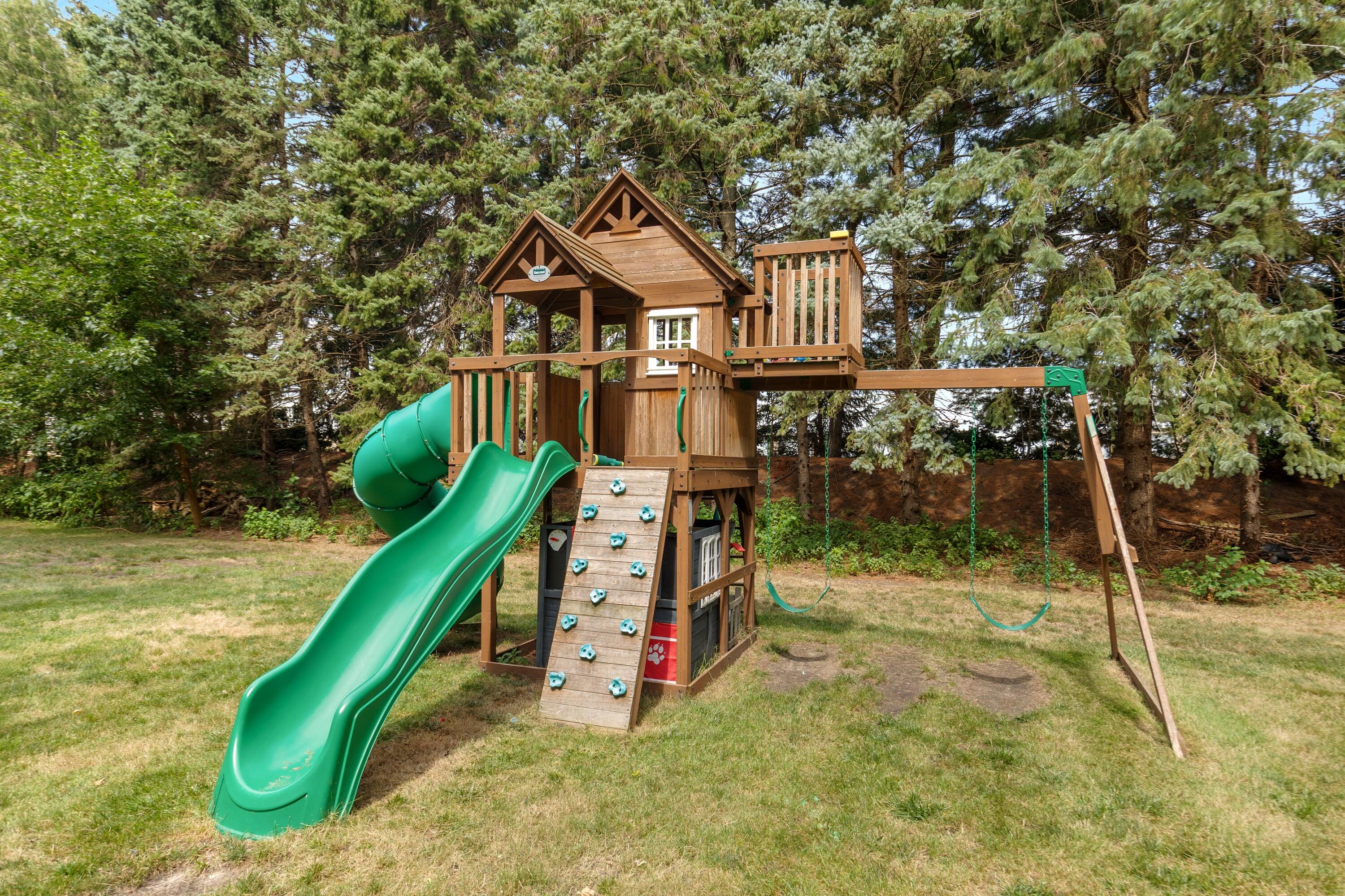 819 E Plainfield Court Zeeland MI 49464